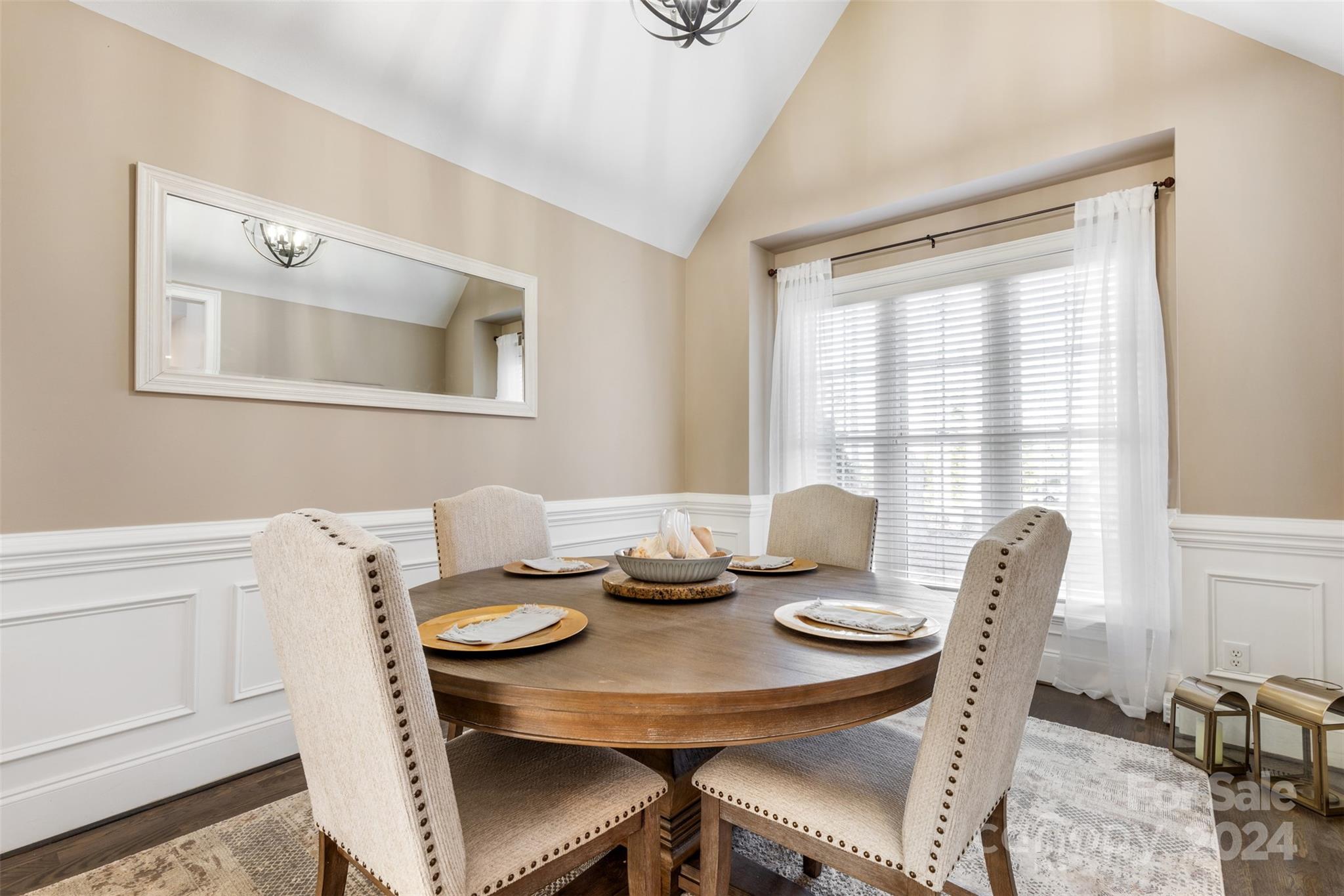 15807 Pineknoll Lane