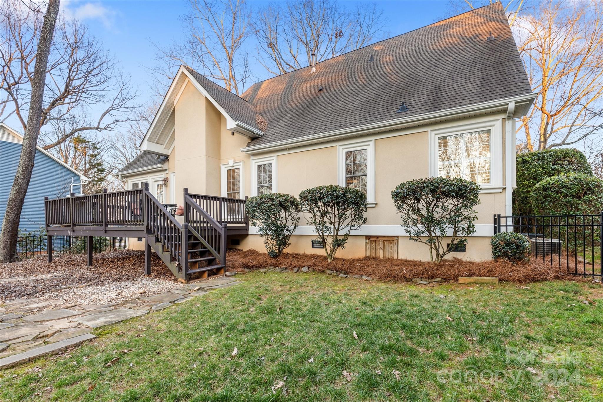 15807 Pineknoll Lane