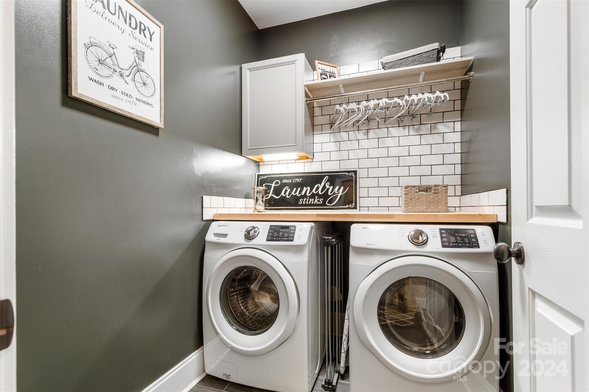 15807 Pineknoll Lane