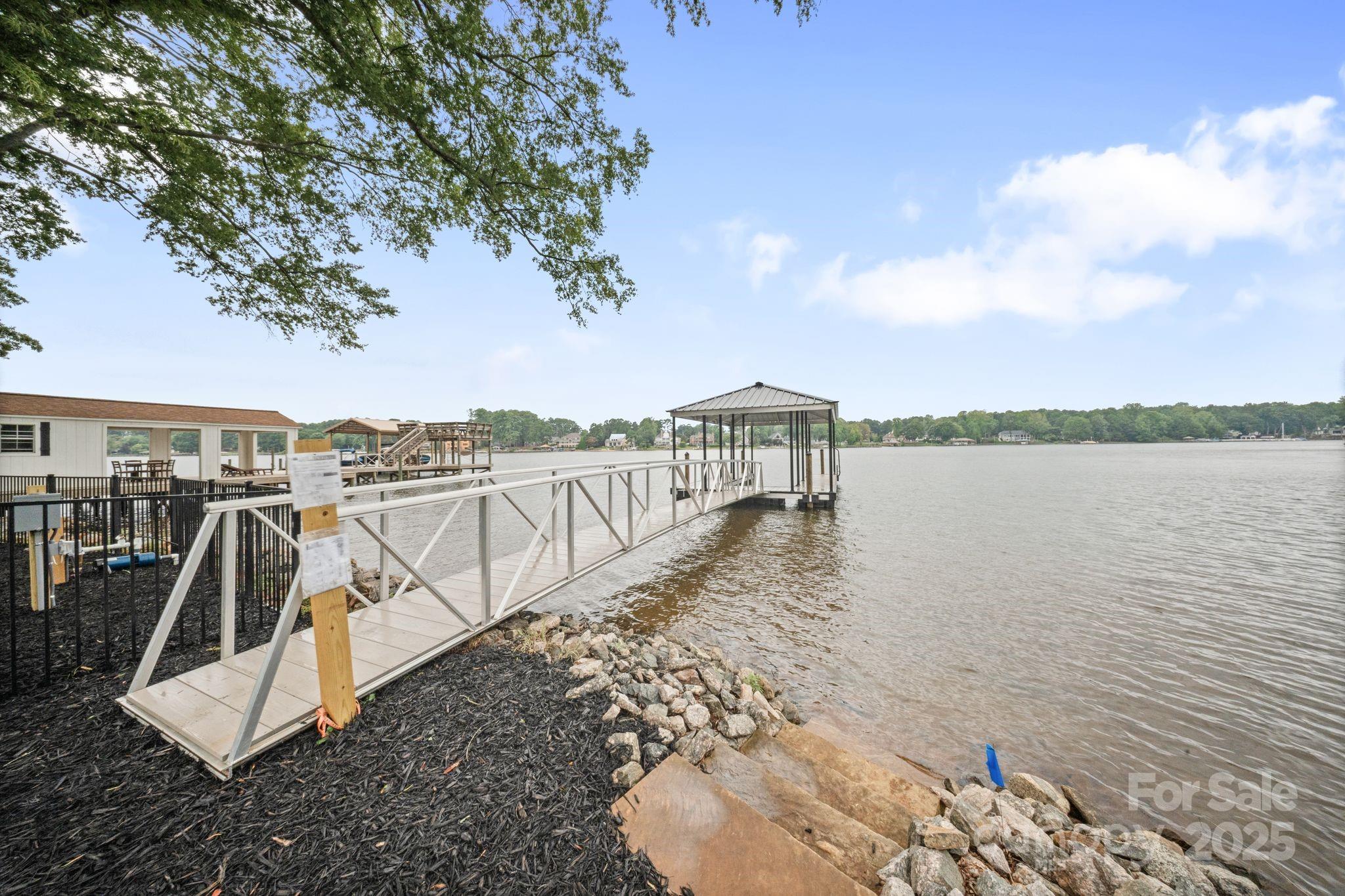242 Shoreline Loop