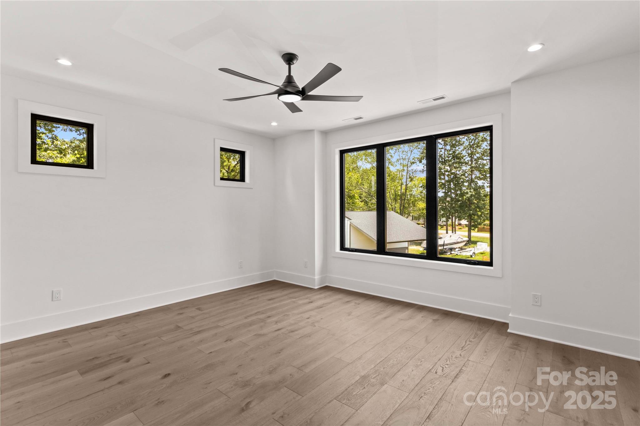 242 Shoreline Loop