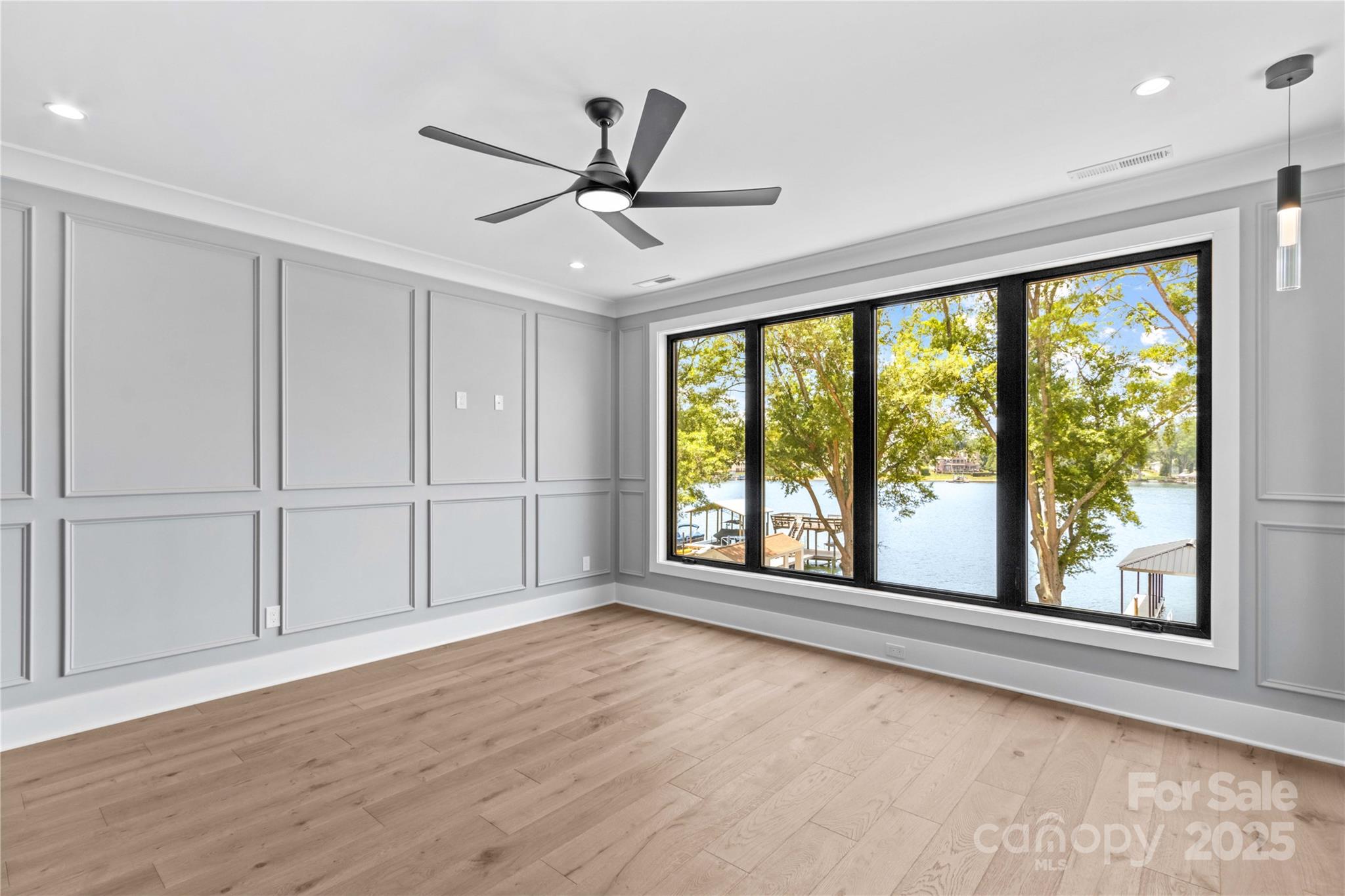 242 Shoreline Loop