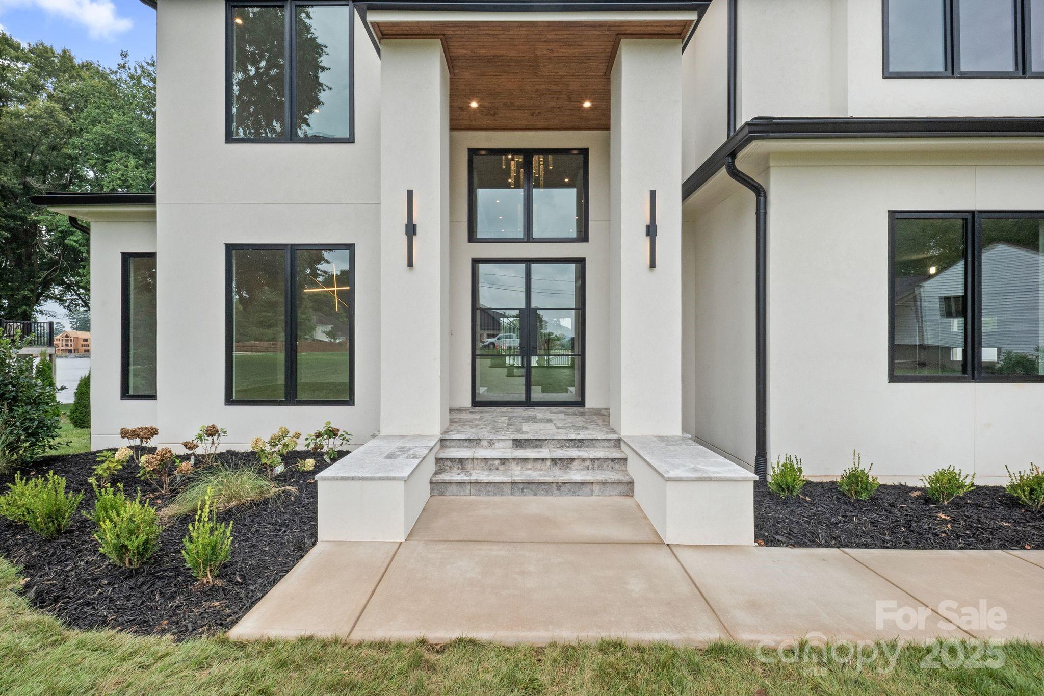 242 Shoreline Loop