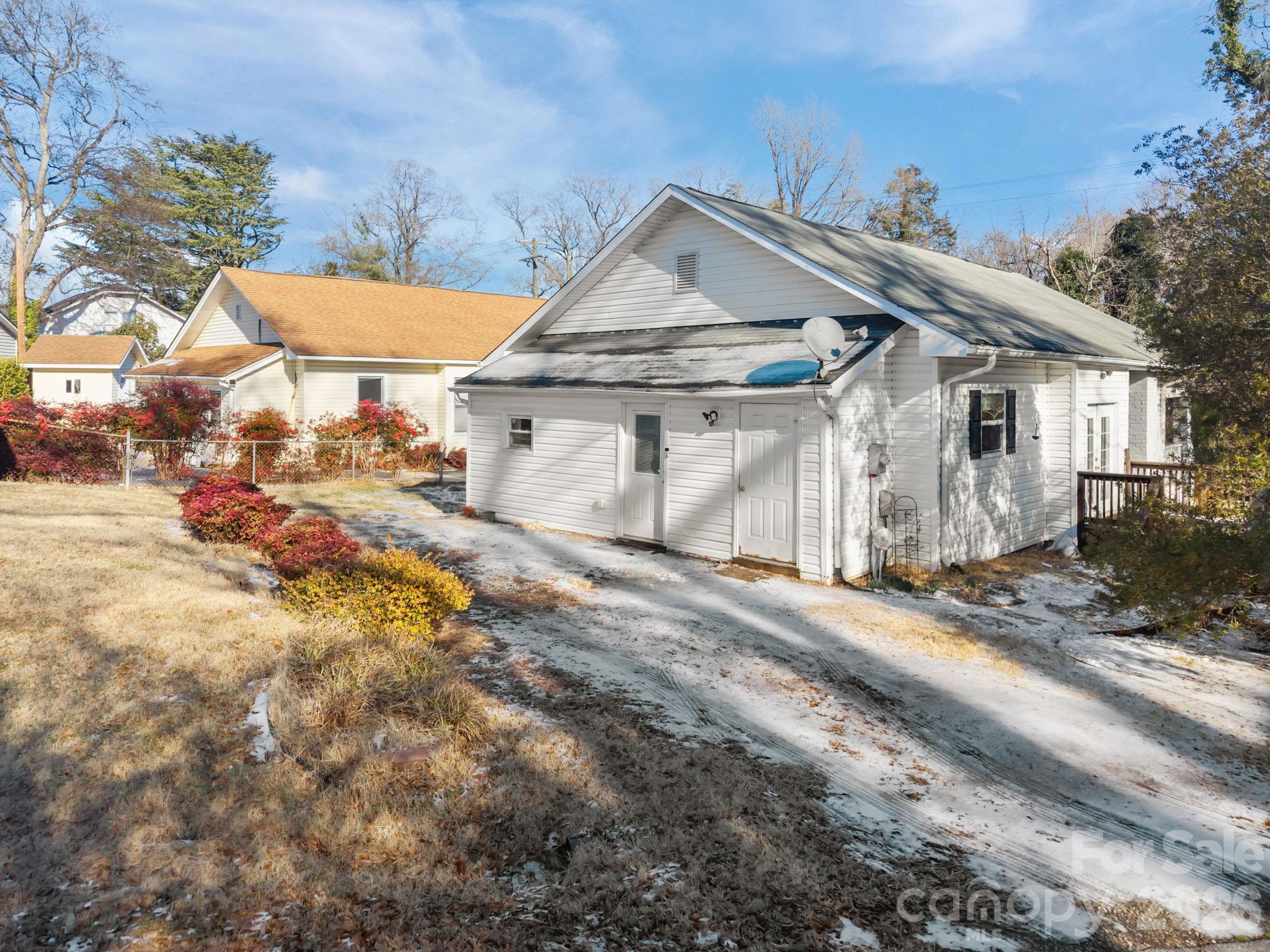 708 Old Charlotte Road SW