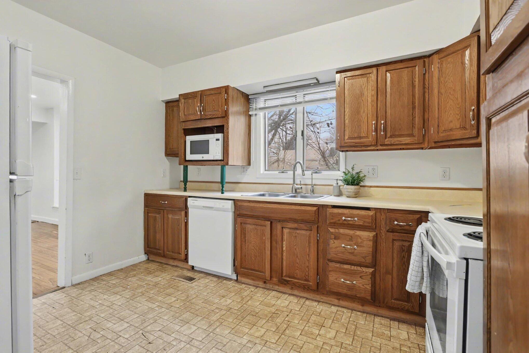 234 W Pleasant Street