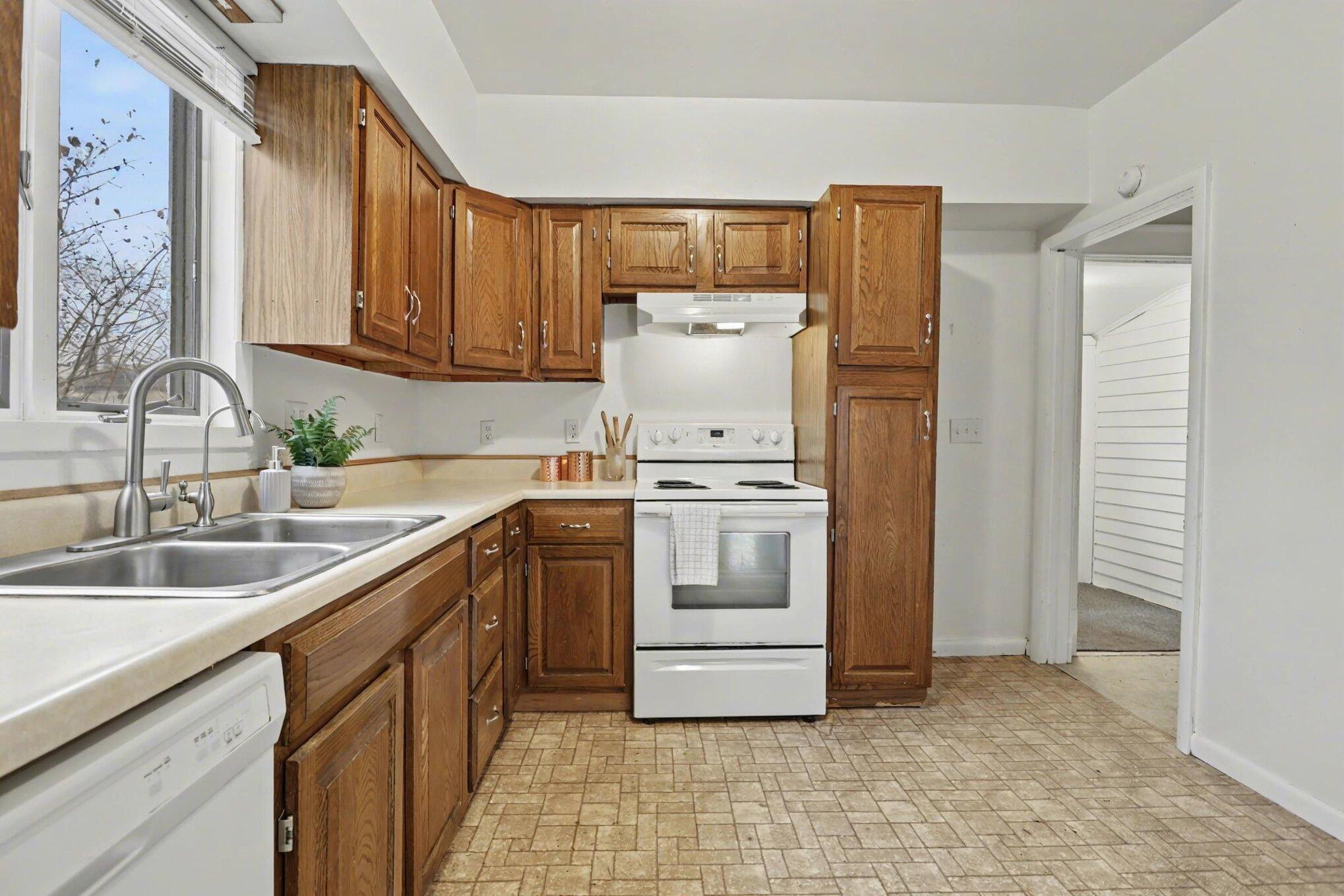 234 W Pleasant Street