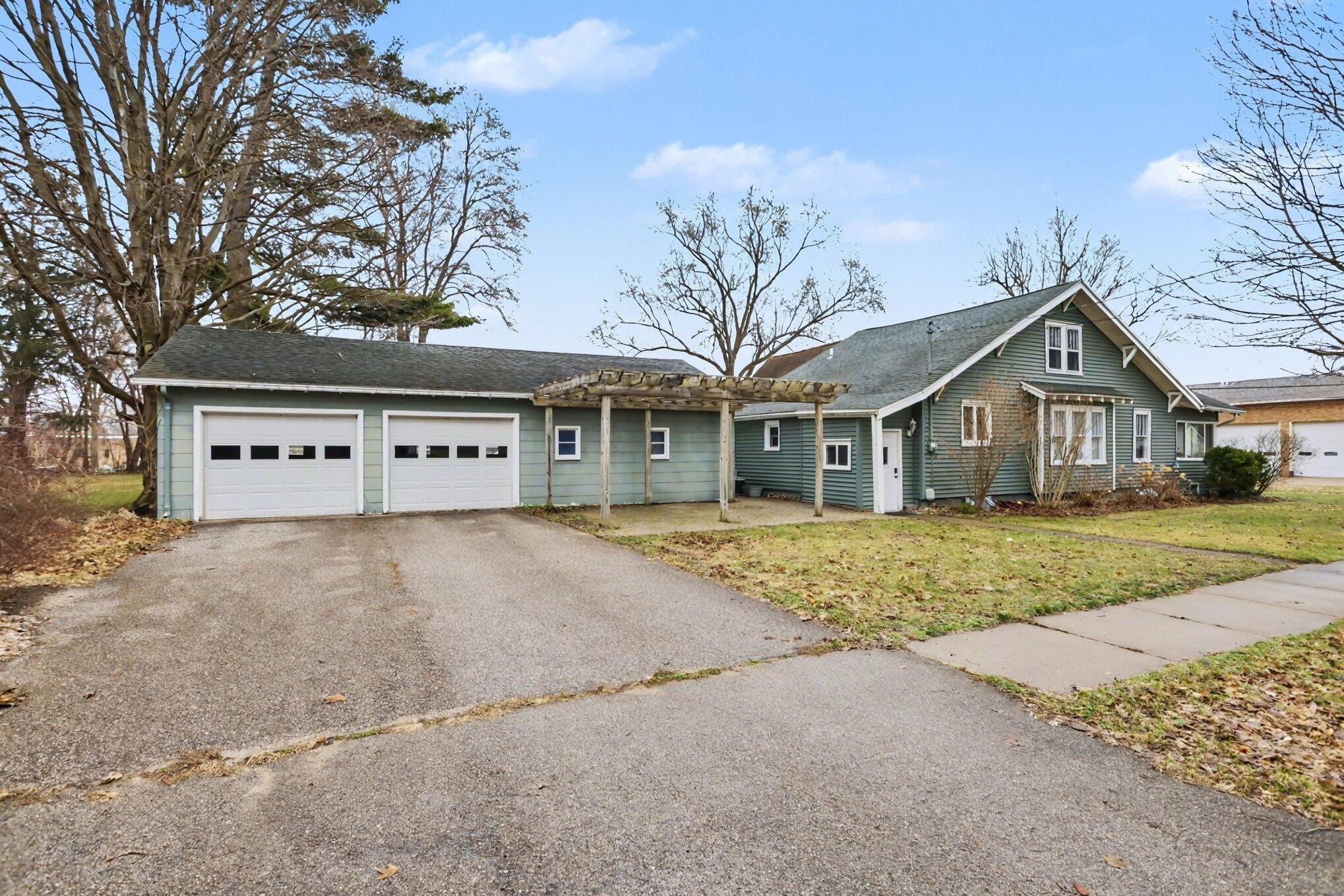 234 W Pleasant Street