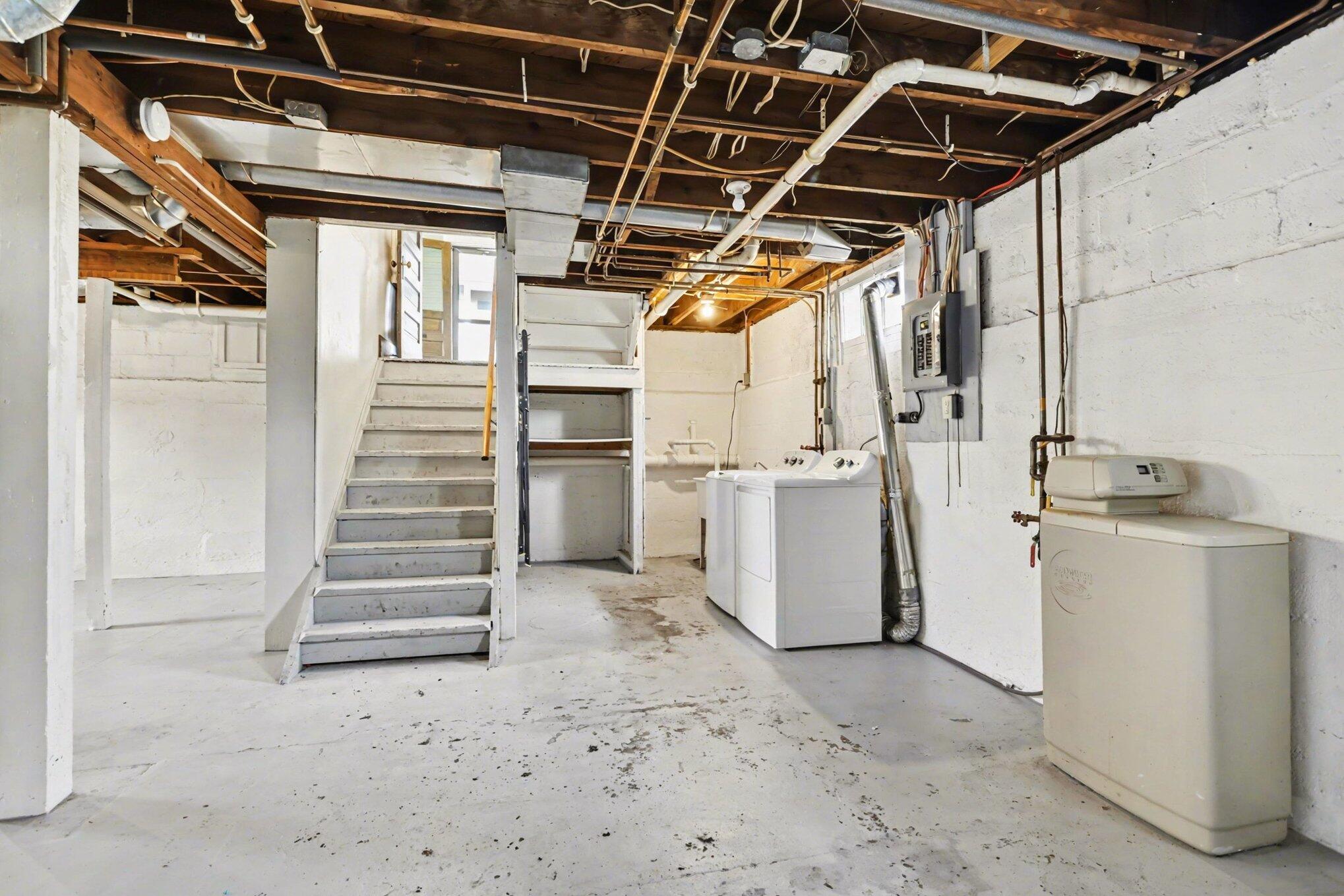 225 Sutherland Avenue