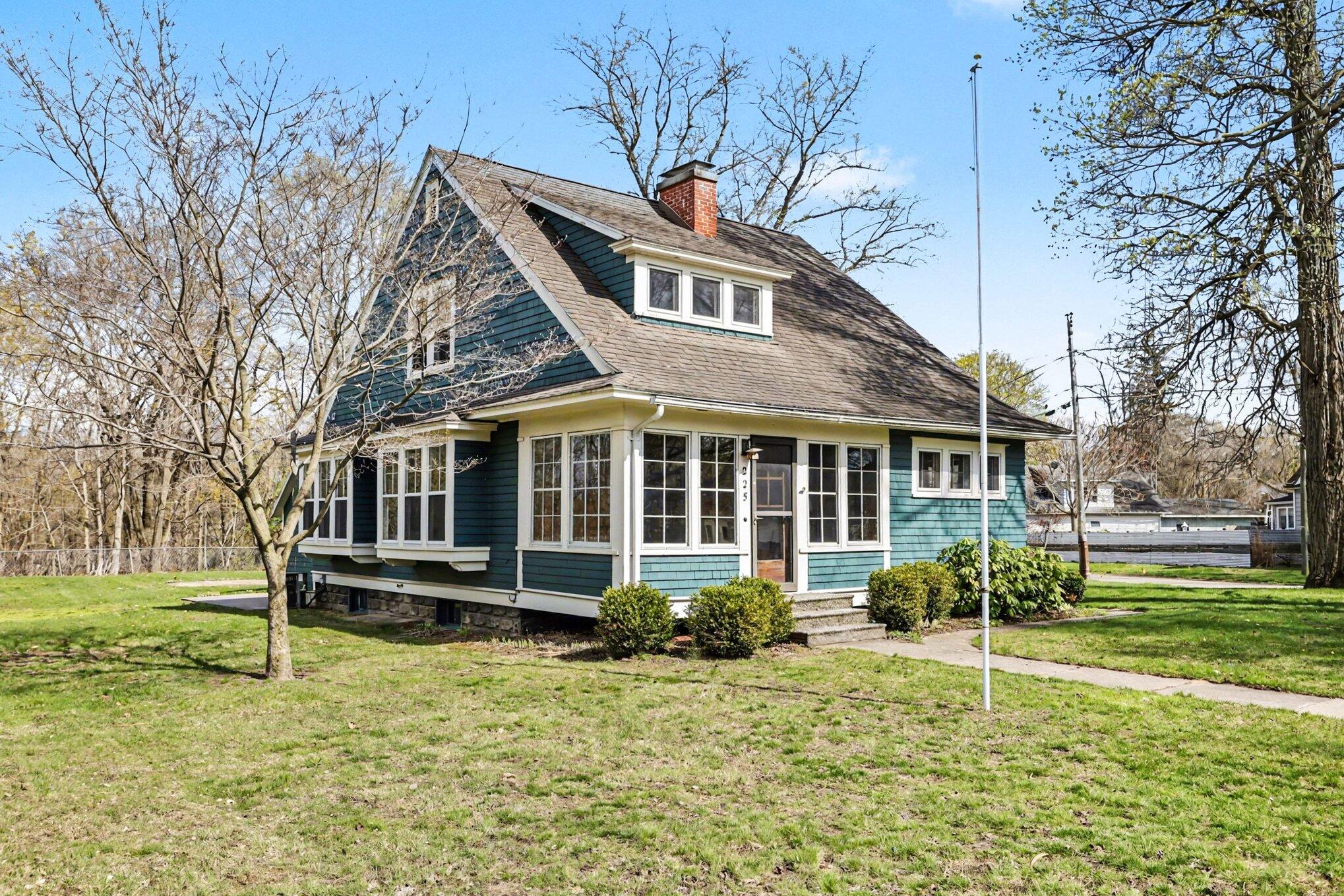 225 Sutherland Avenue