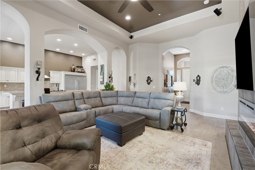 1162 Paradise Loop