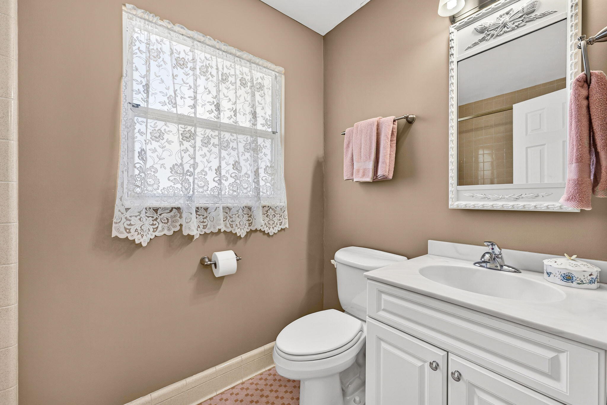 2501 Rollins Avenue