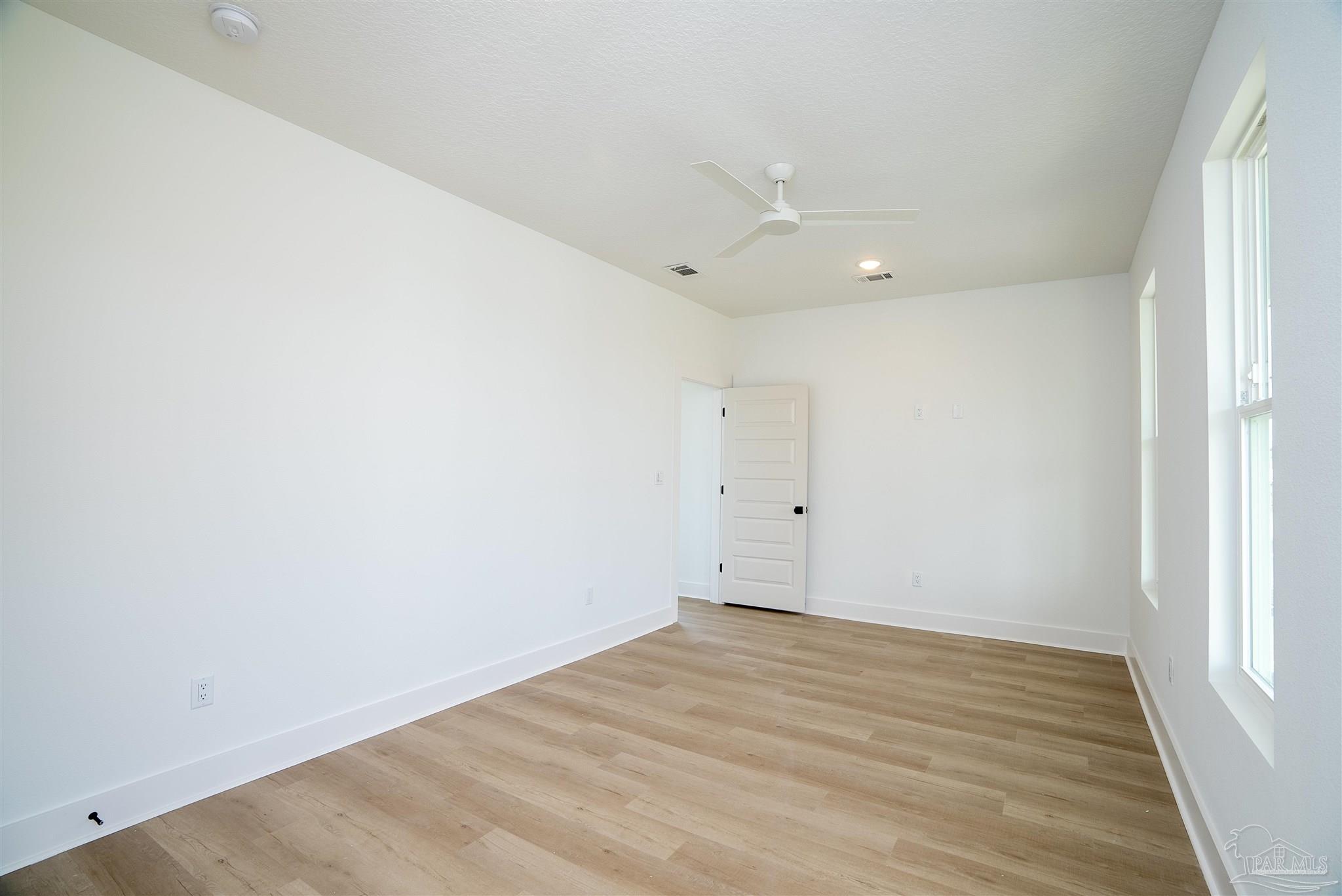 933 W Jackson St