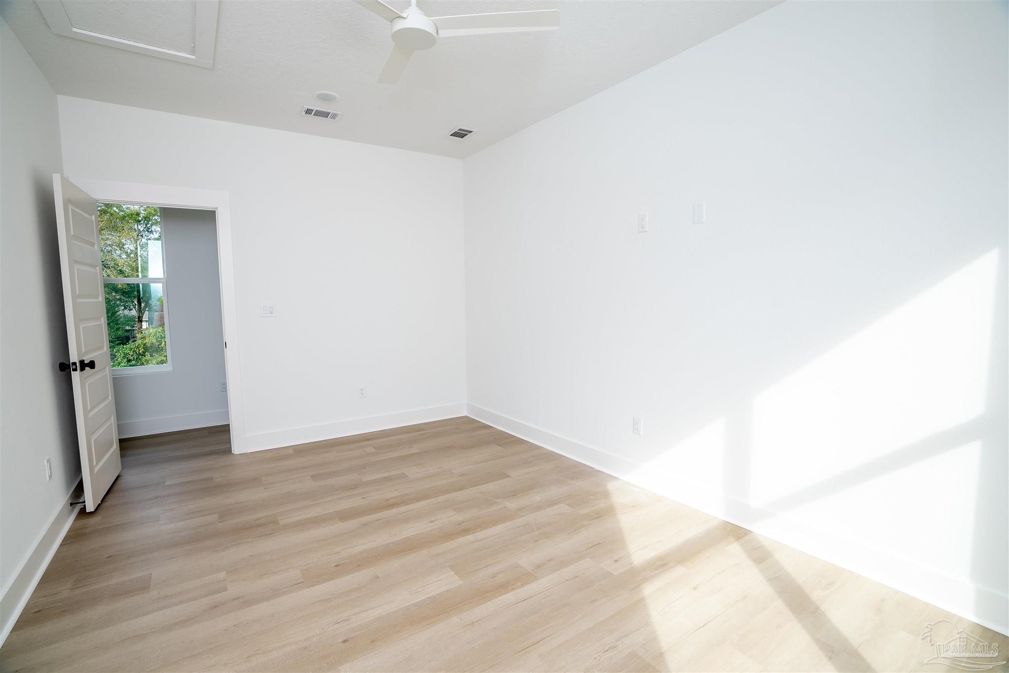 933 W Jackson St