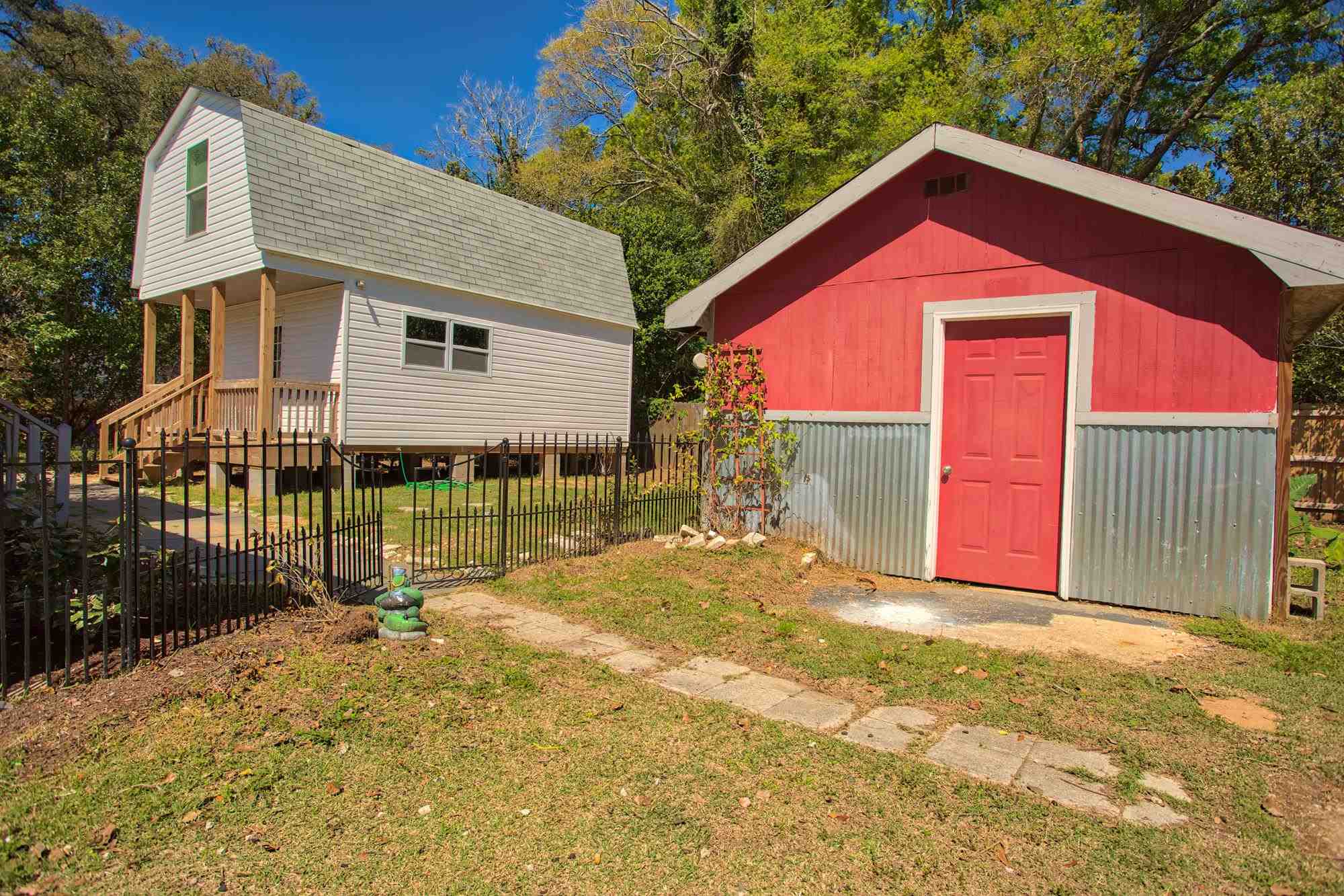 2 Meade Dr