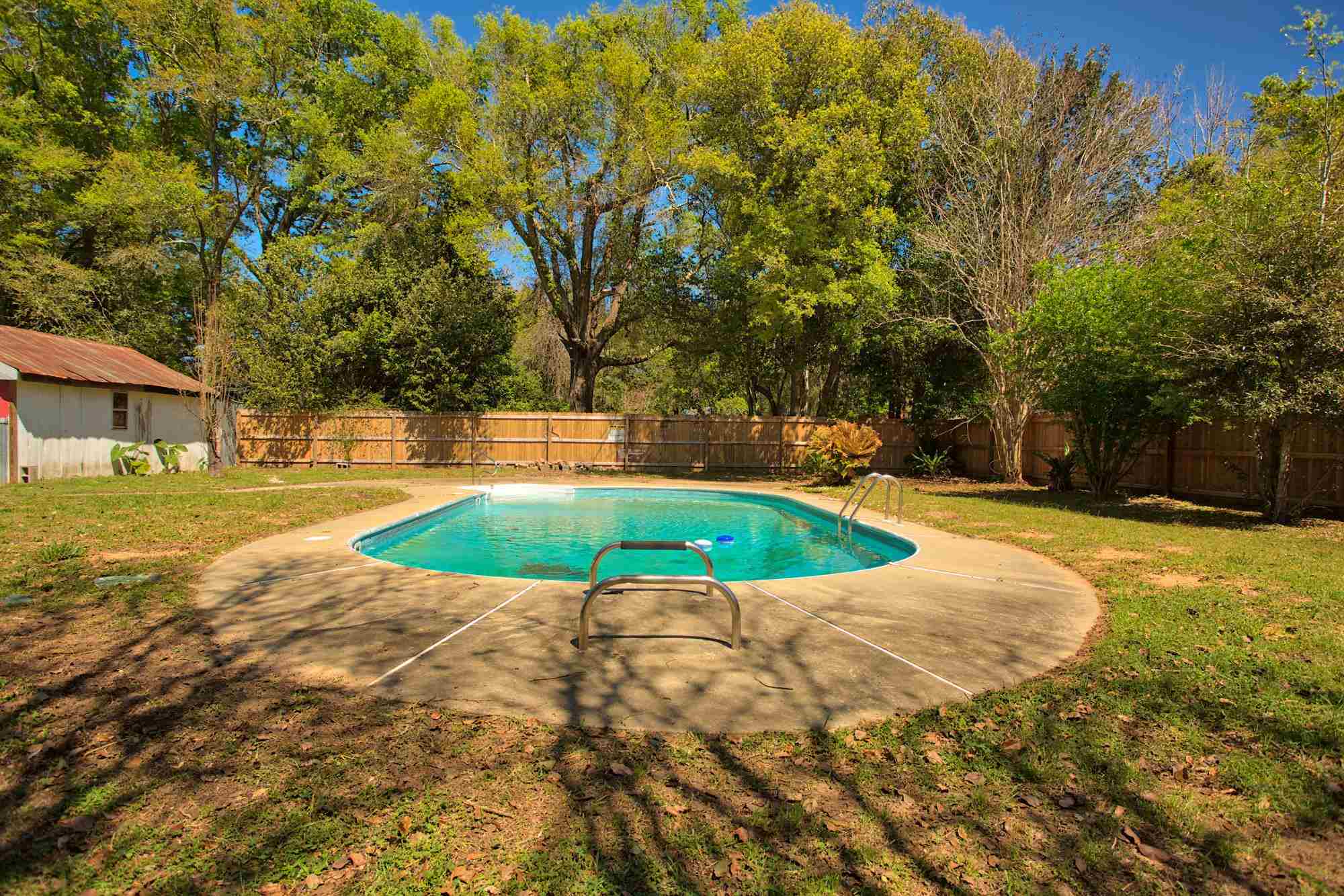 2 Meade Dr