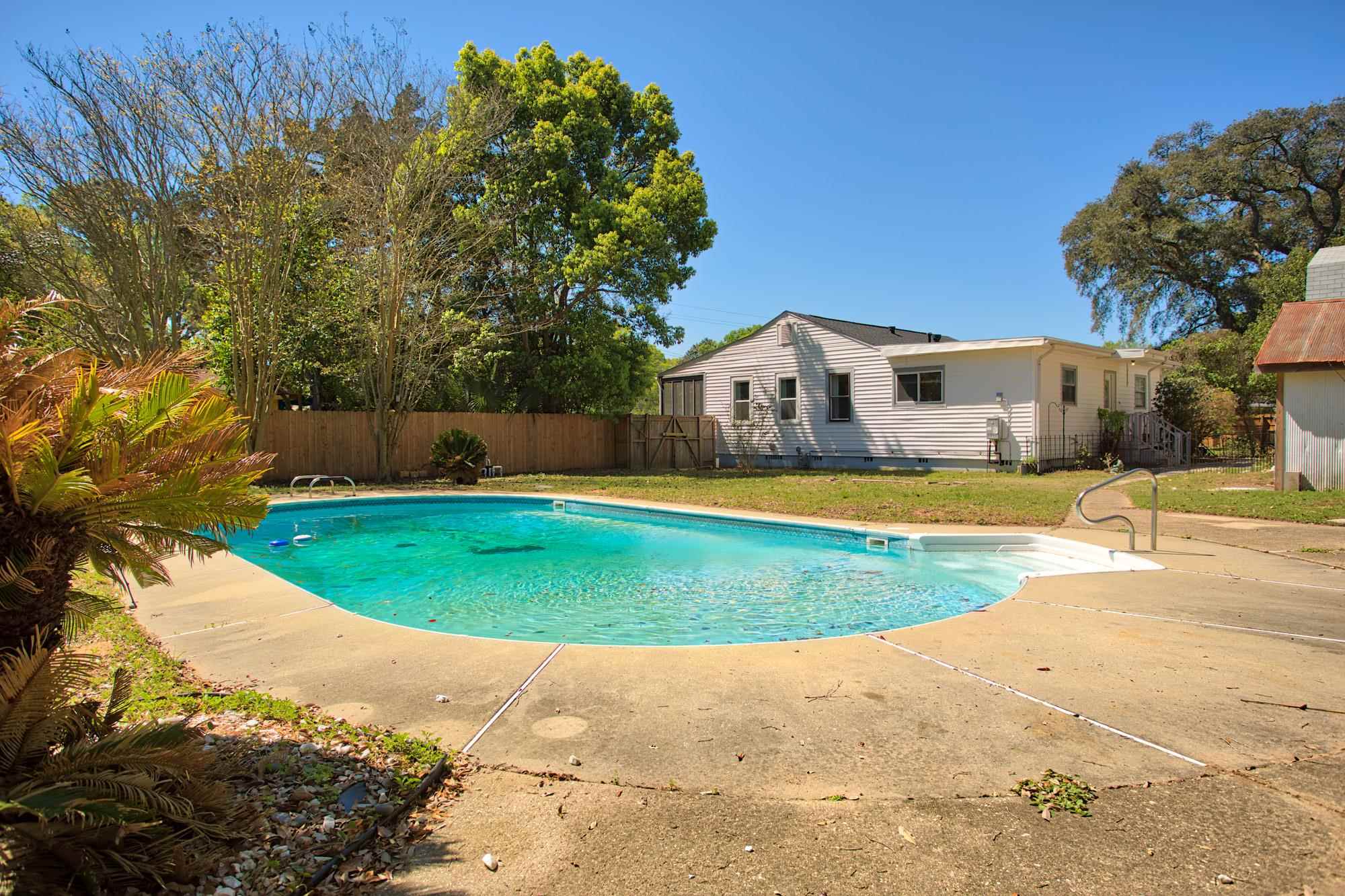 2 Meade Dr