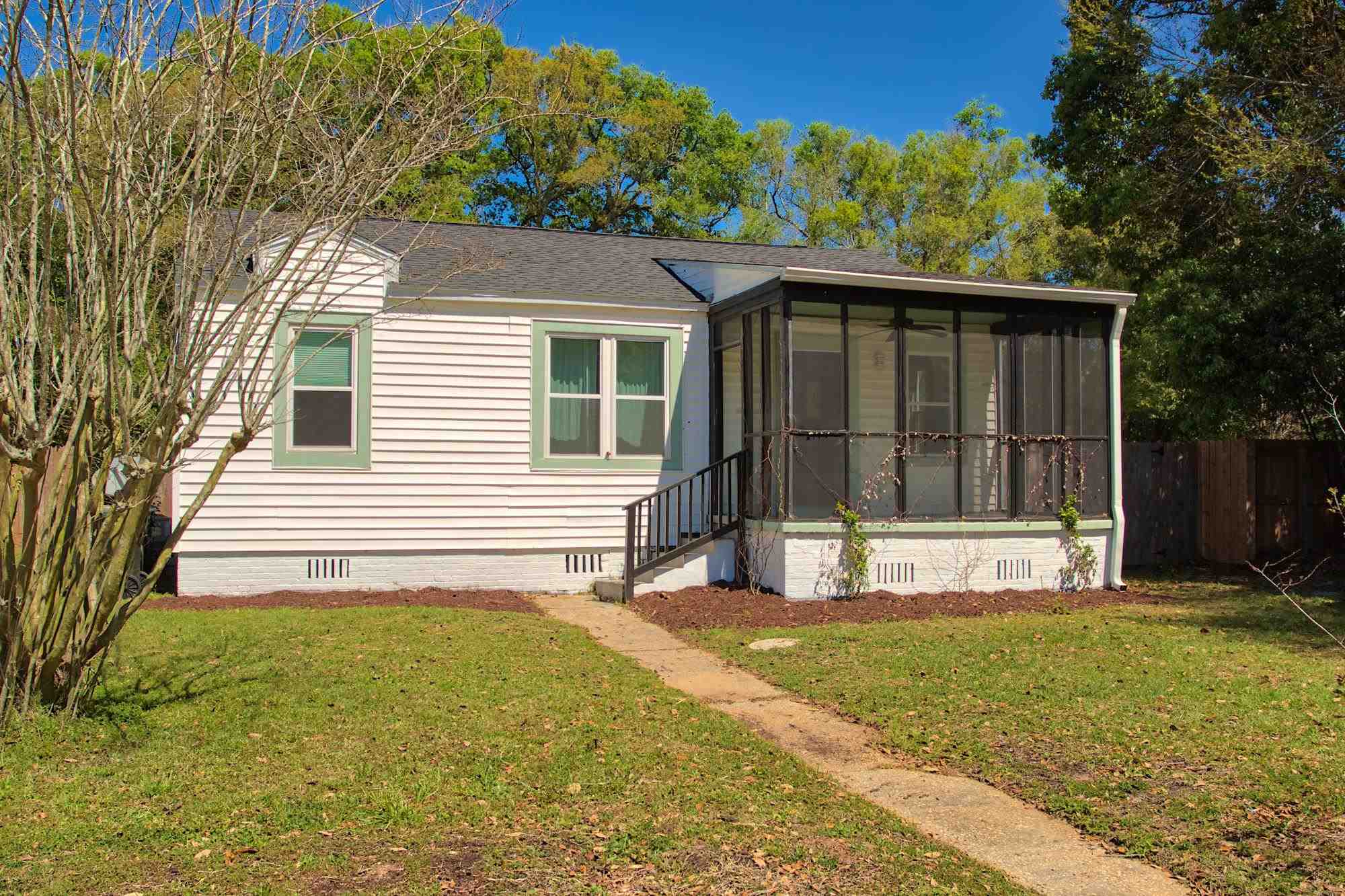 2 Meade Dr
