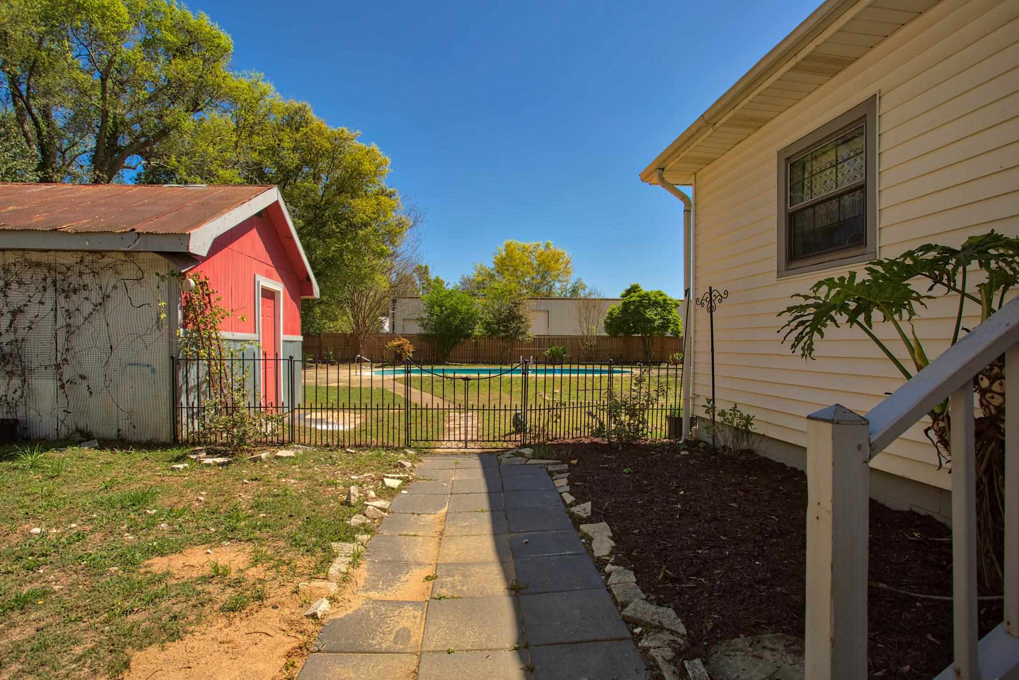 2 Meade Dr