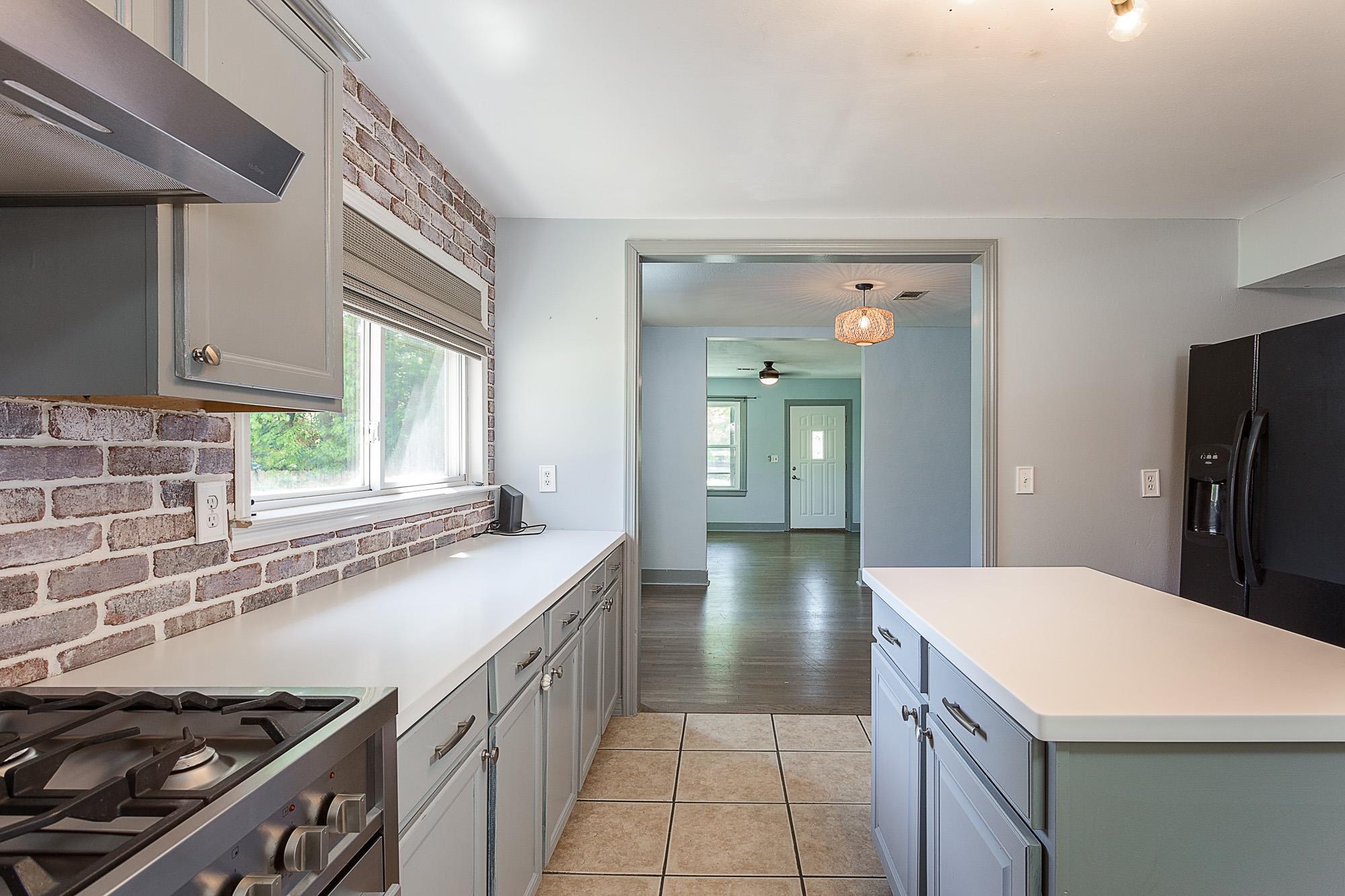 2 Meade Dr