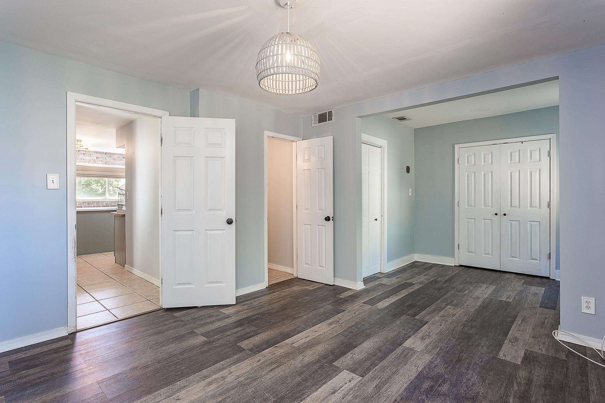 2 Meade Dr
