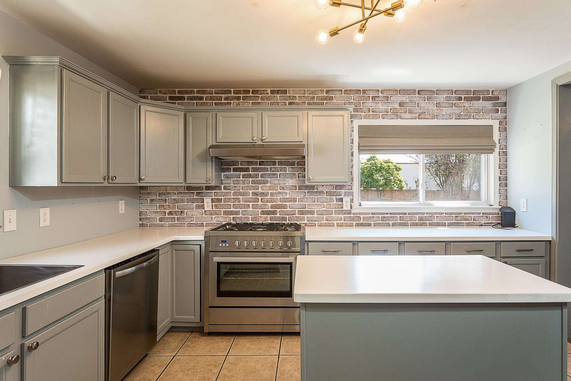 2 Meade Dr