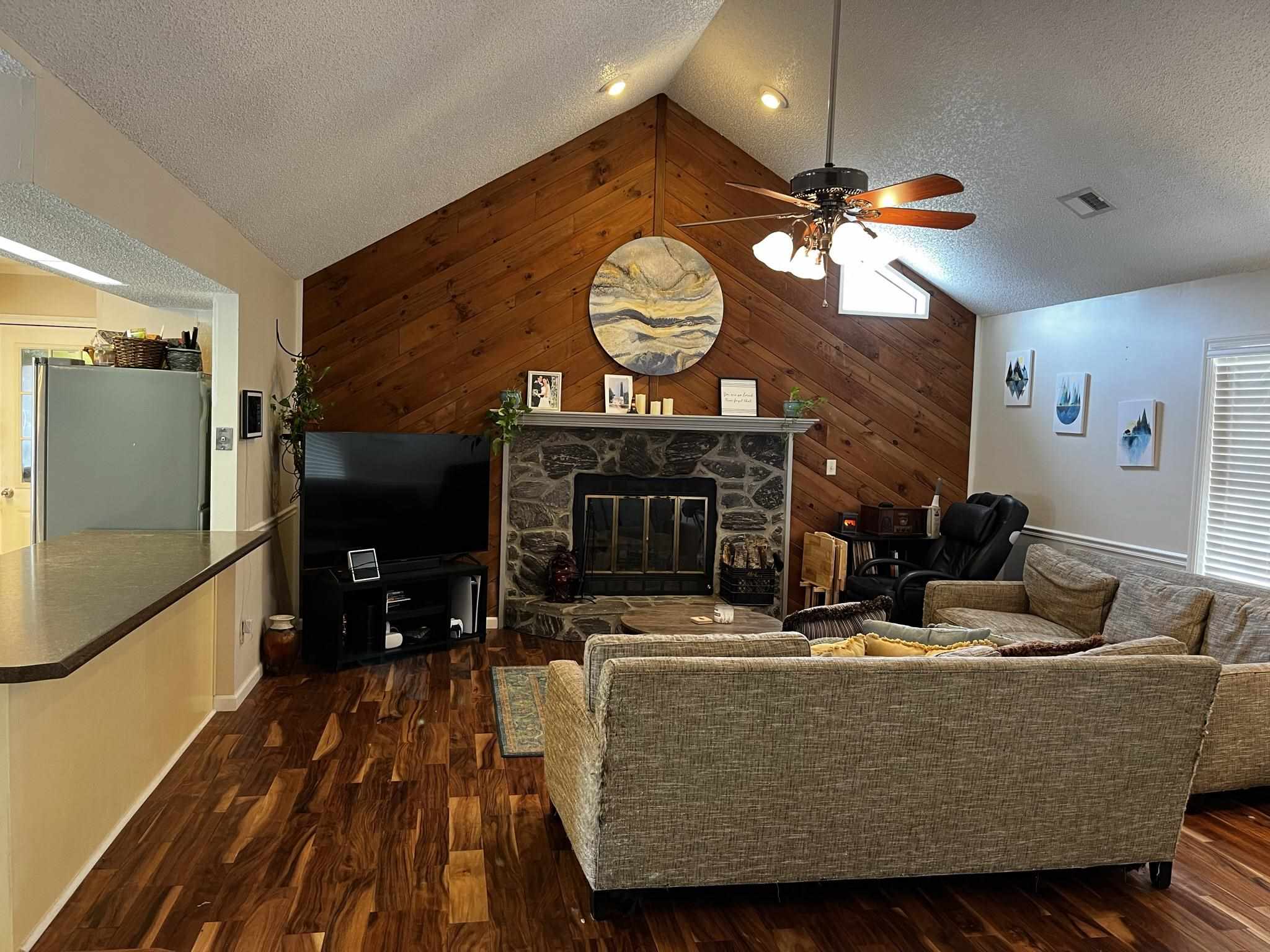 6858 Cedar Ridge Dr