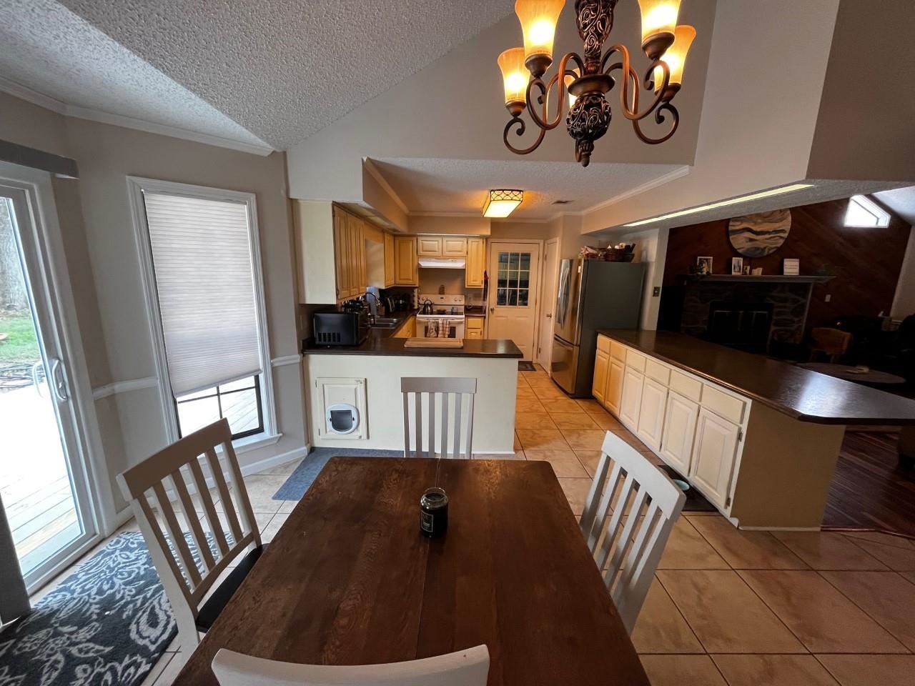 6858 Cedar Ridge Dr