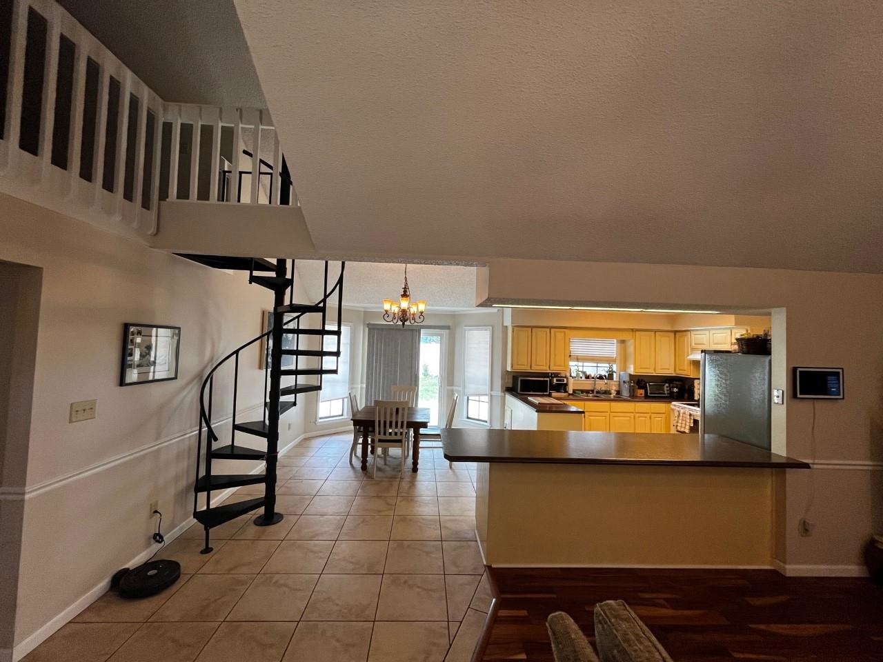 6858 Cedar Ridge Dr