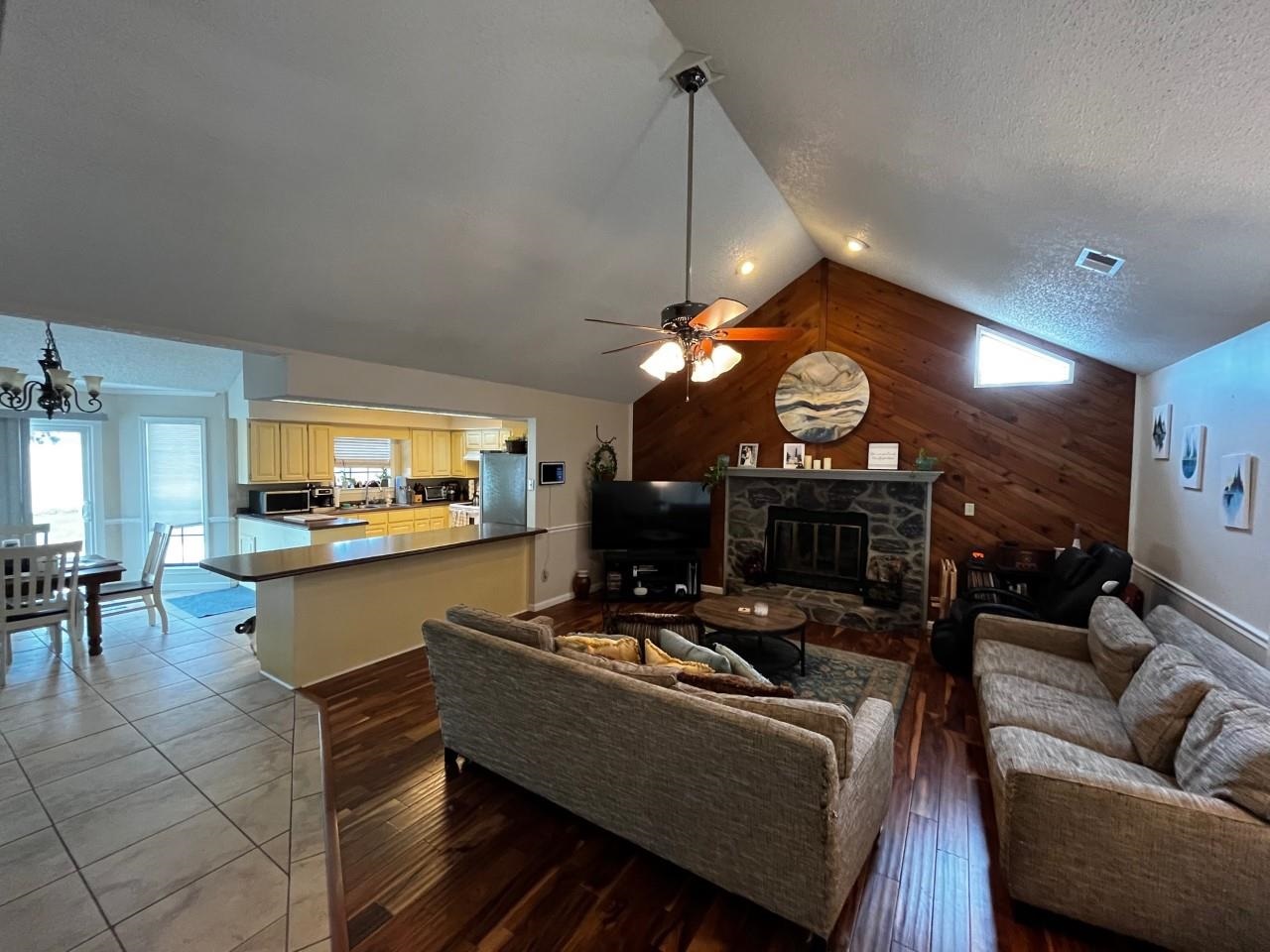 6858 Cedar Ridge Dr