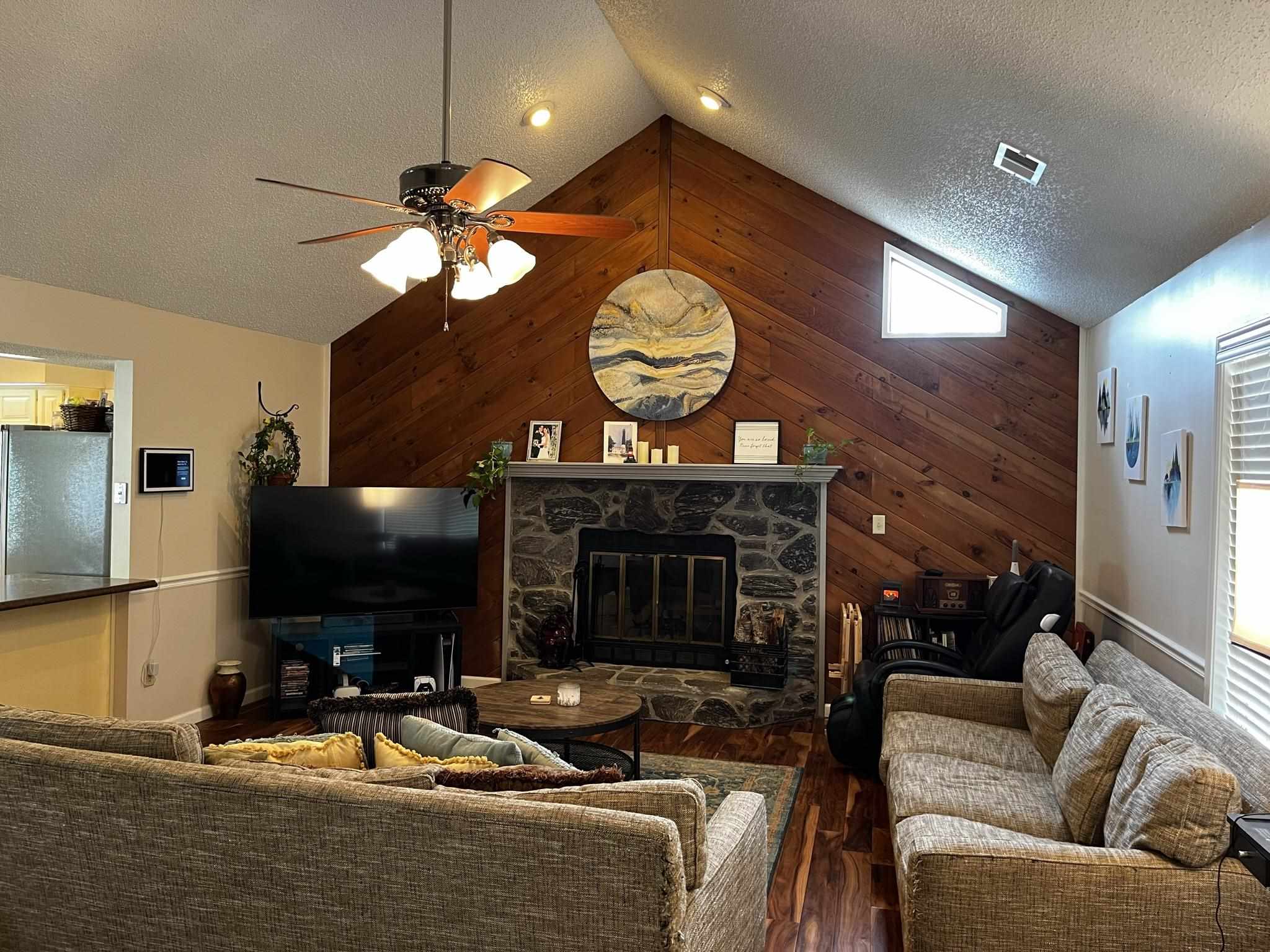 6858 Cedar Ridge Dr