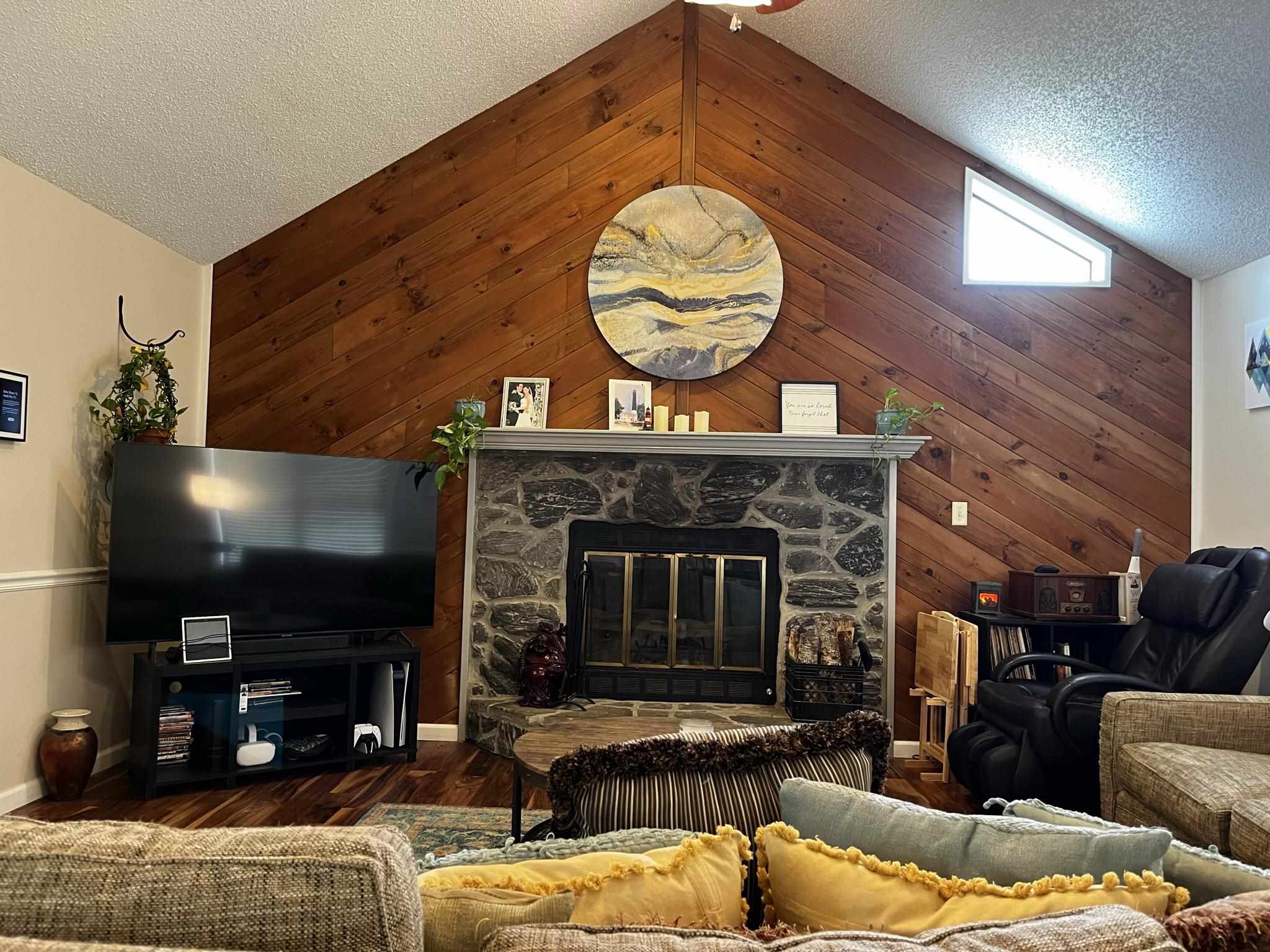 6858 Cedar Ridge Dr