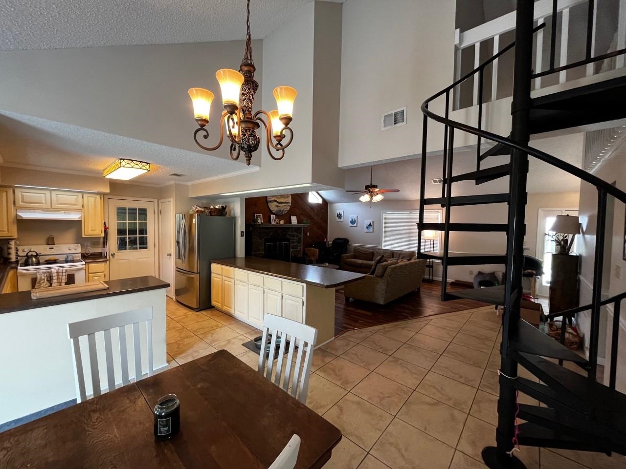 6858 Cedar Ridge Dr