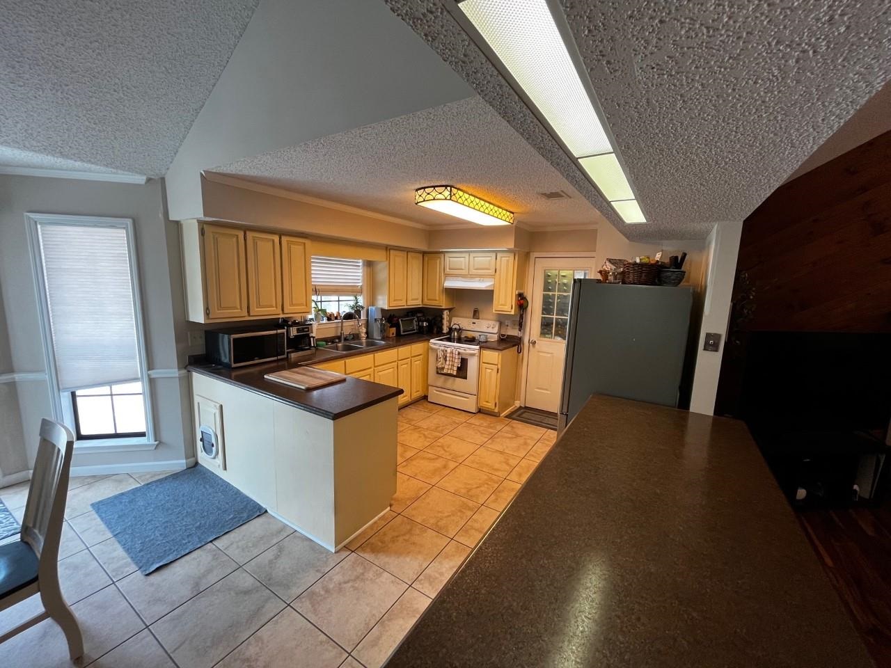 6858 Cedar Ridge Dr