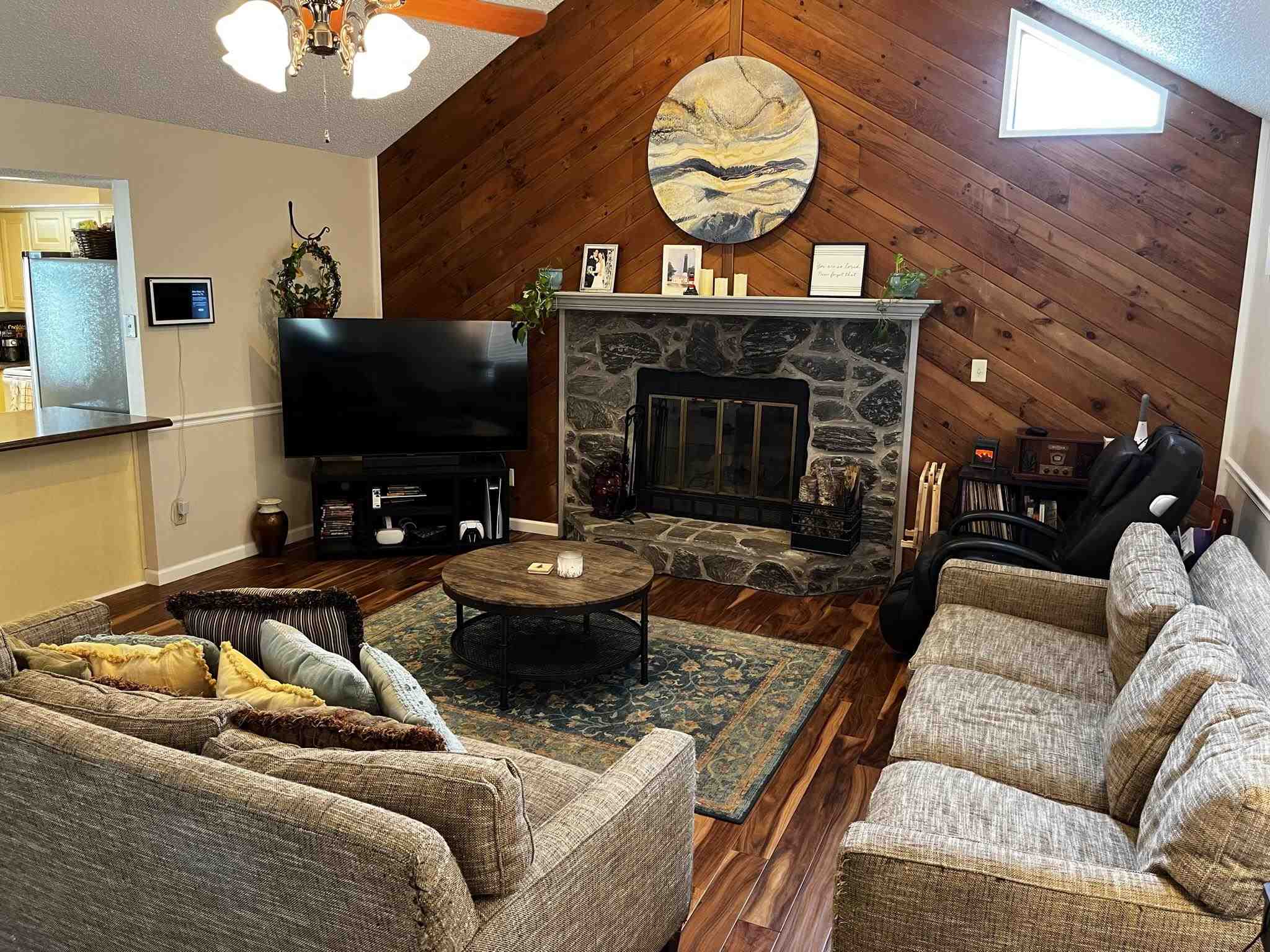 6858 Cedar Ridge Dr