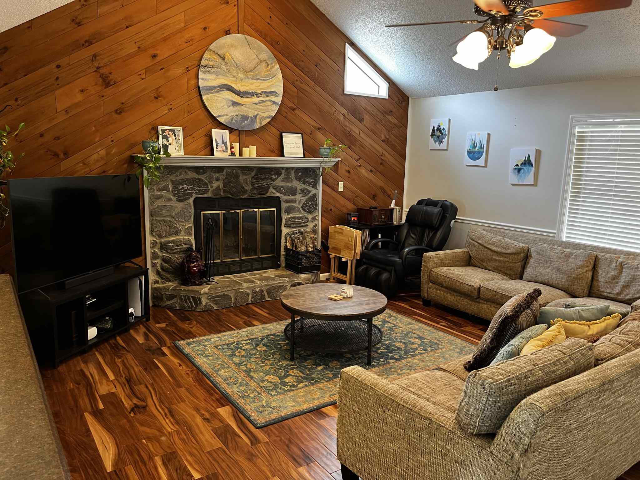 6858 Cedar Ridge Dr