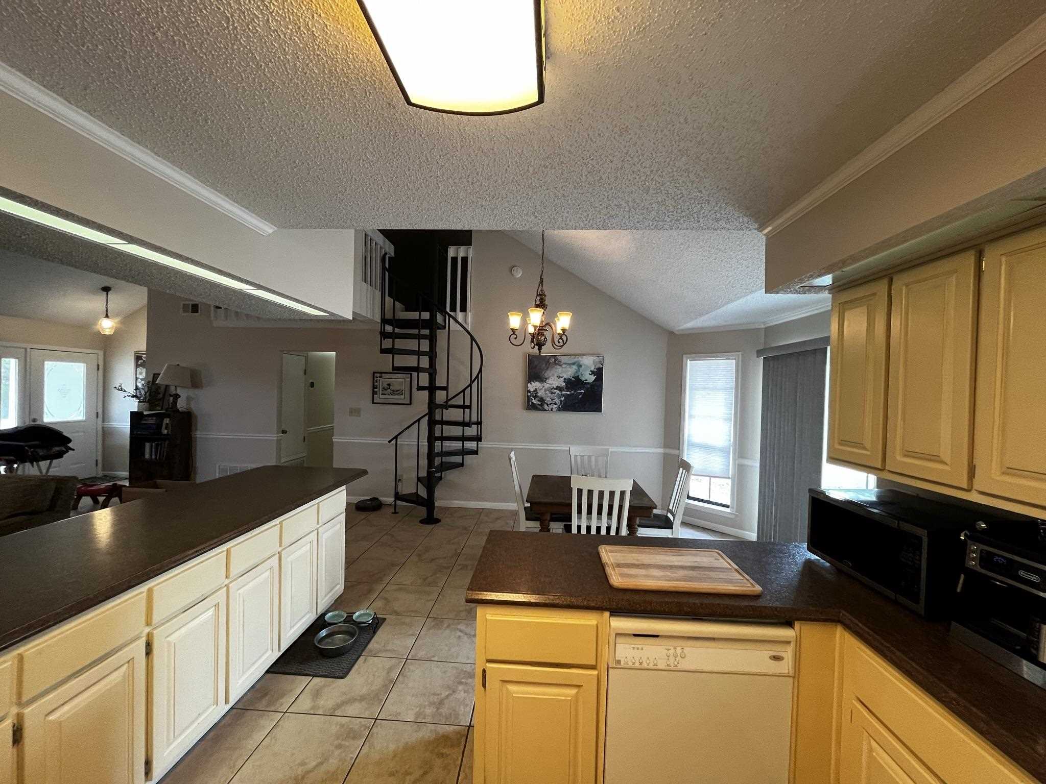 6858 Cedar Ridge Dr