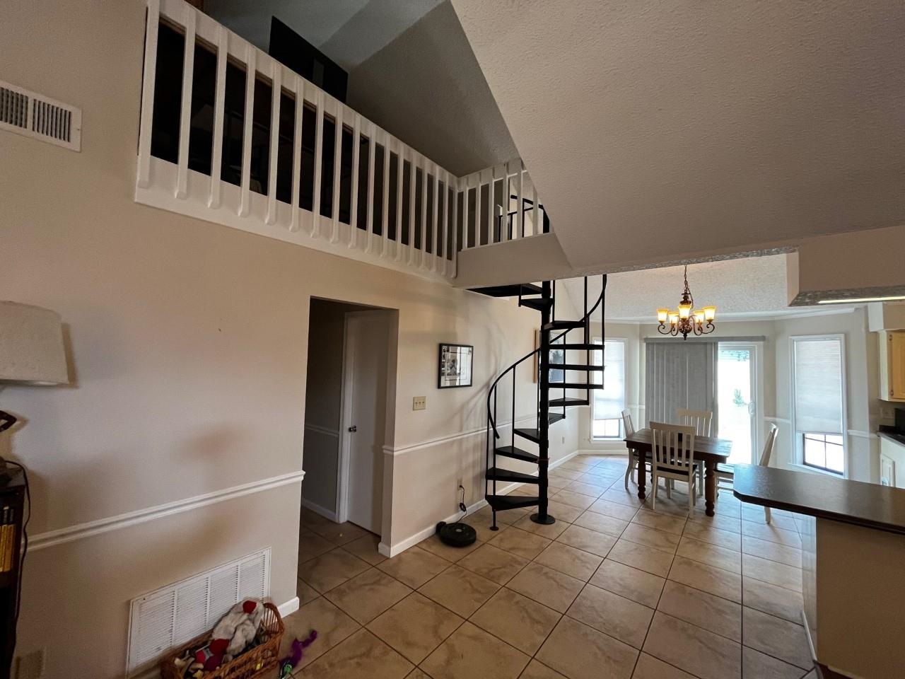 6858 Cedar Ridge Dr