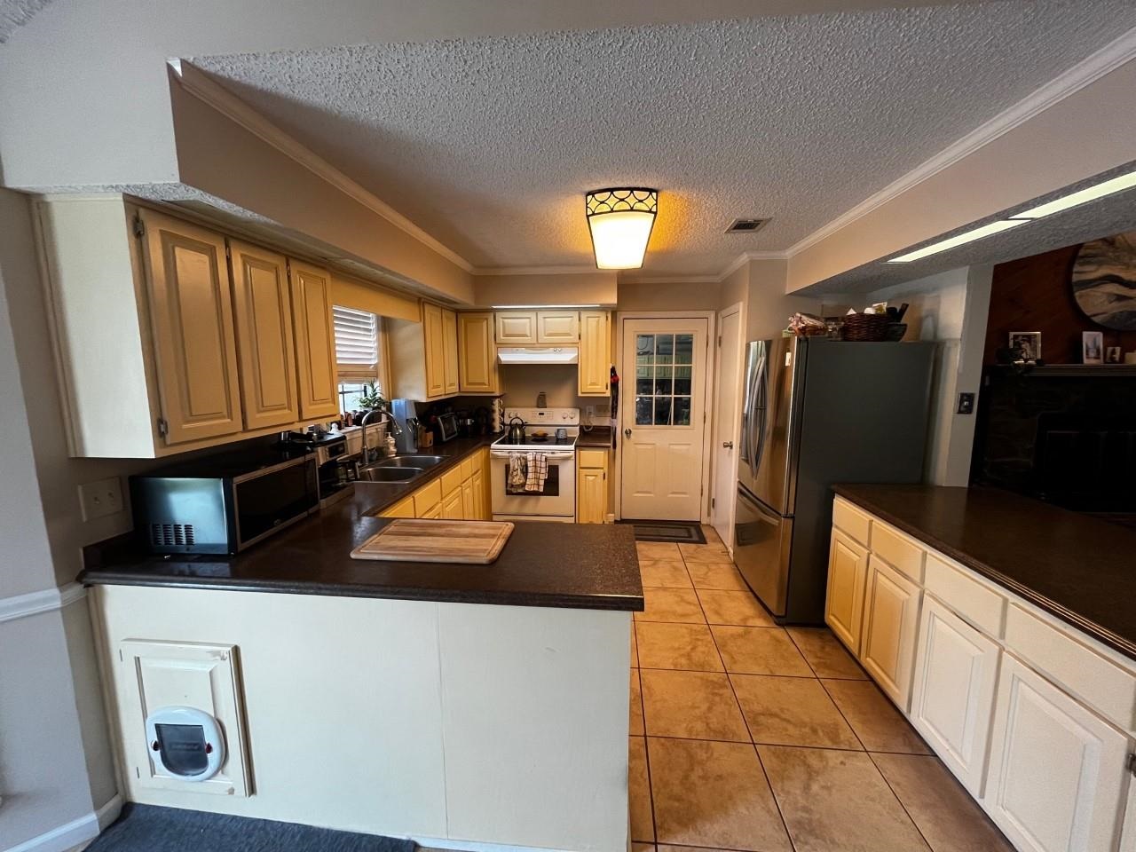 6858 Cedar Ridge Dr