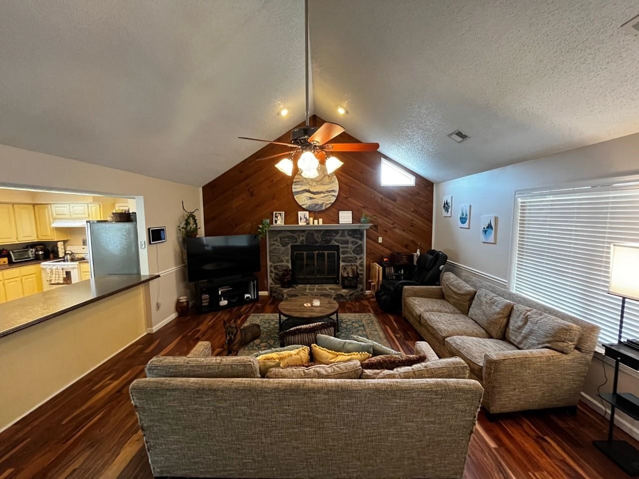 6858 Cedar Ridge Dr