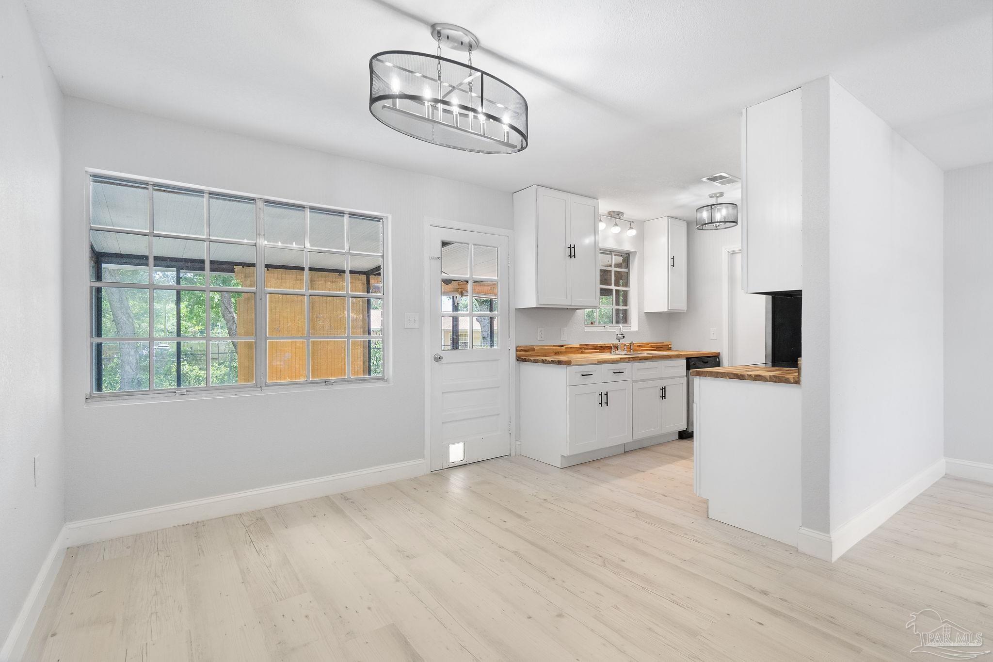 6 S 68th Ave
