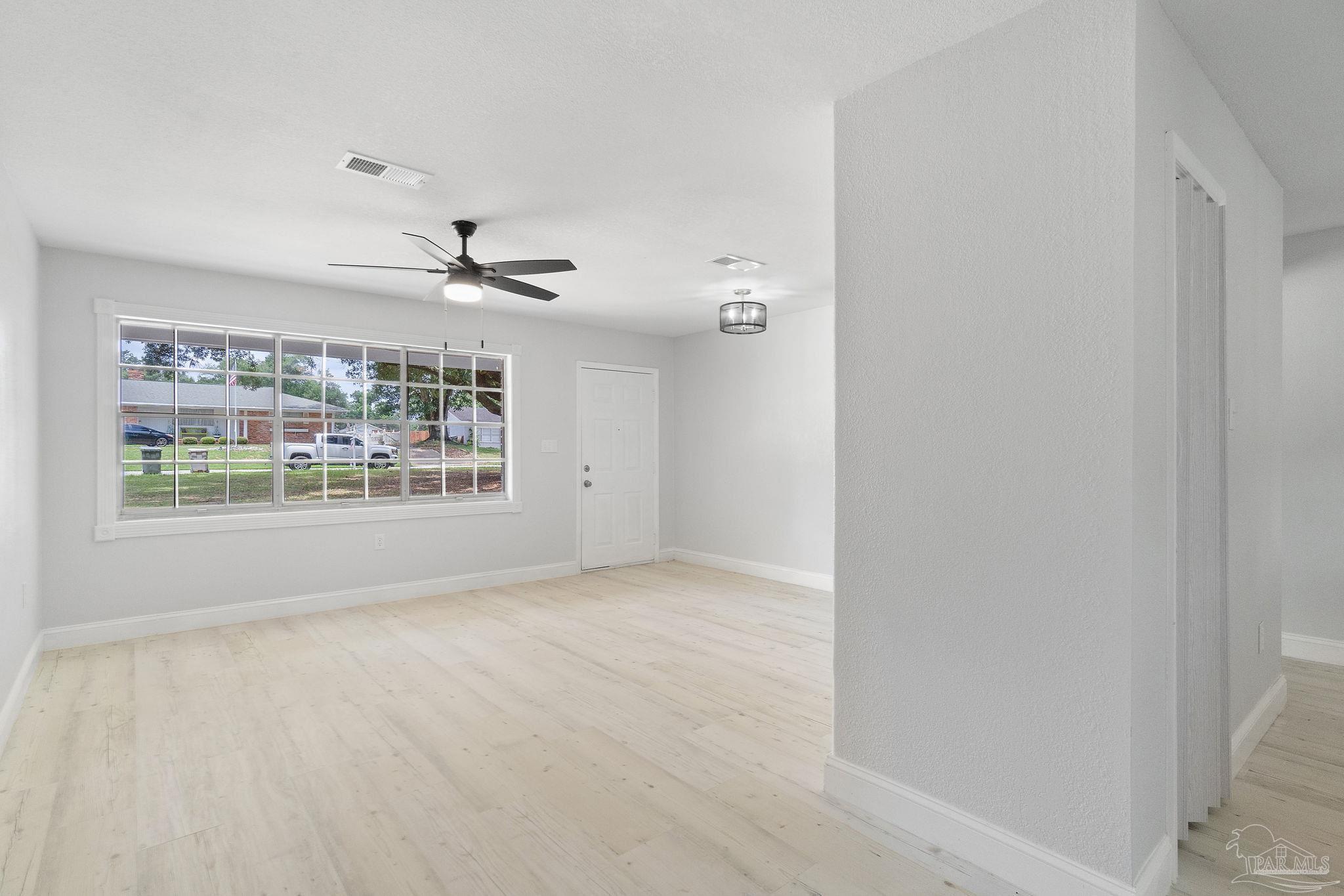 6 S 68th Ave