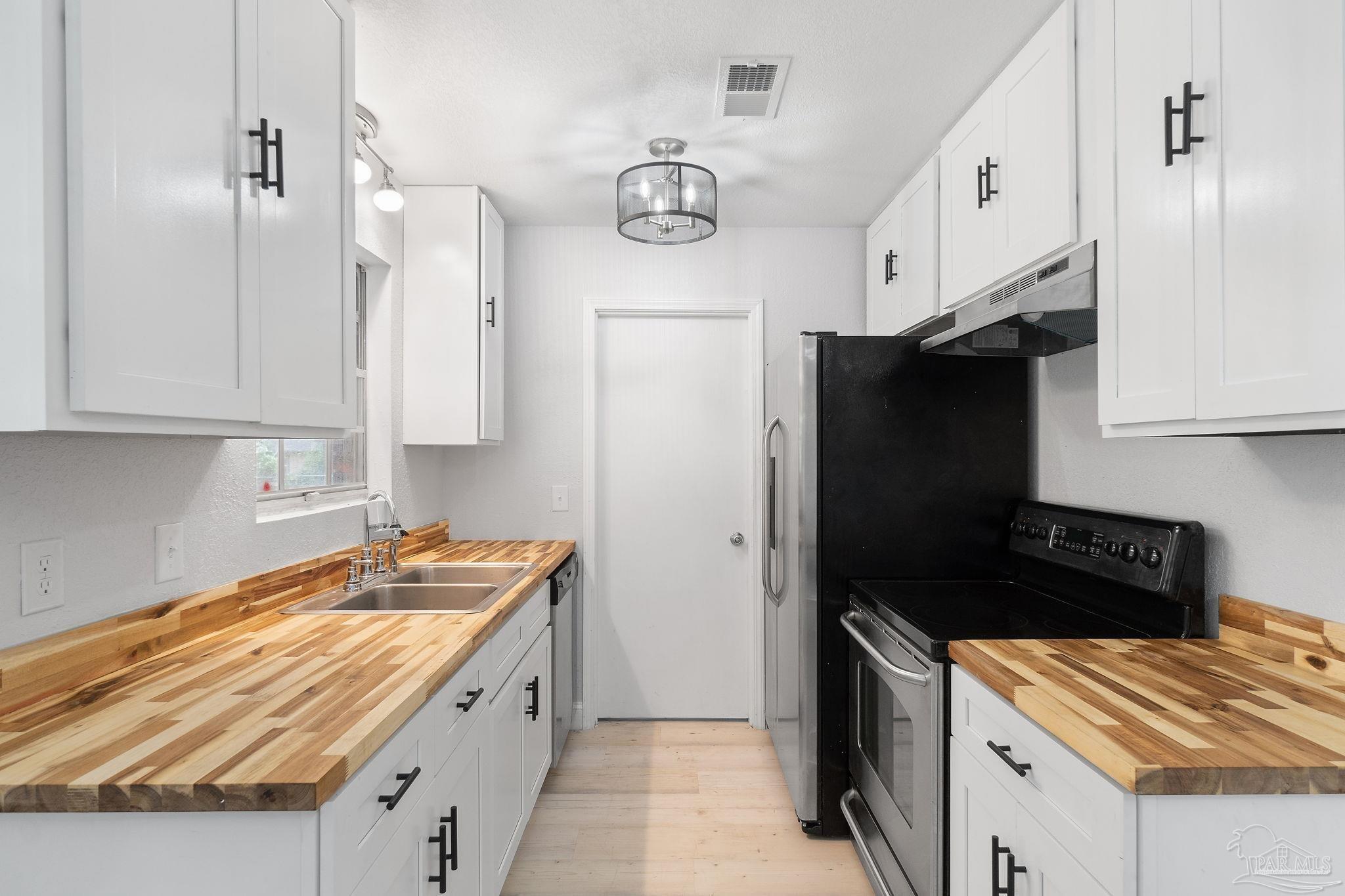 6 S 68th Ave