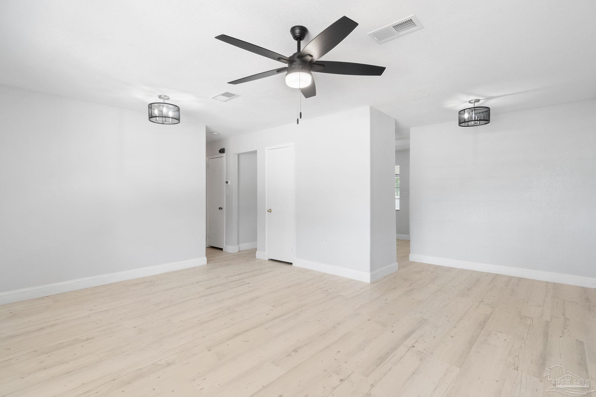 6 S 68th Ave