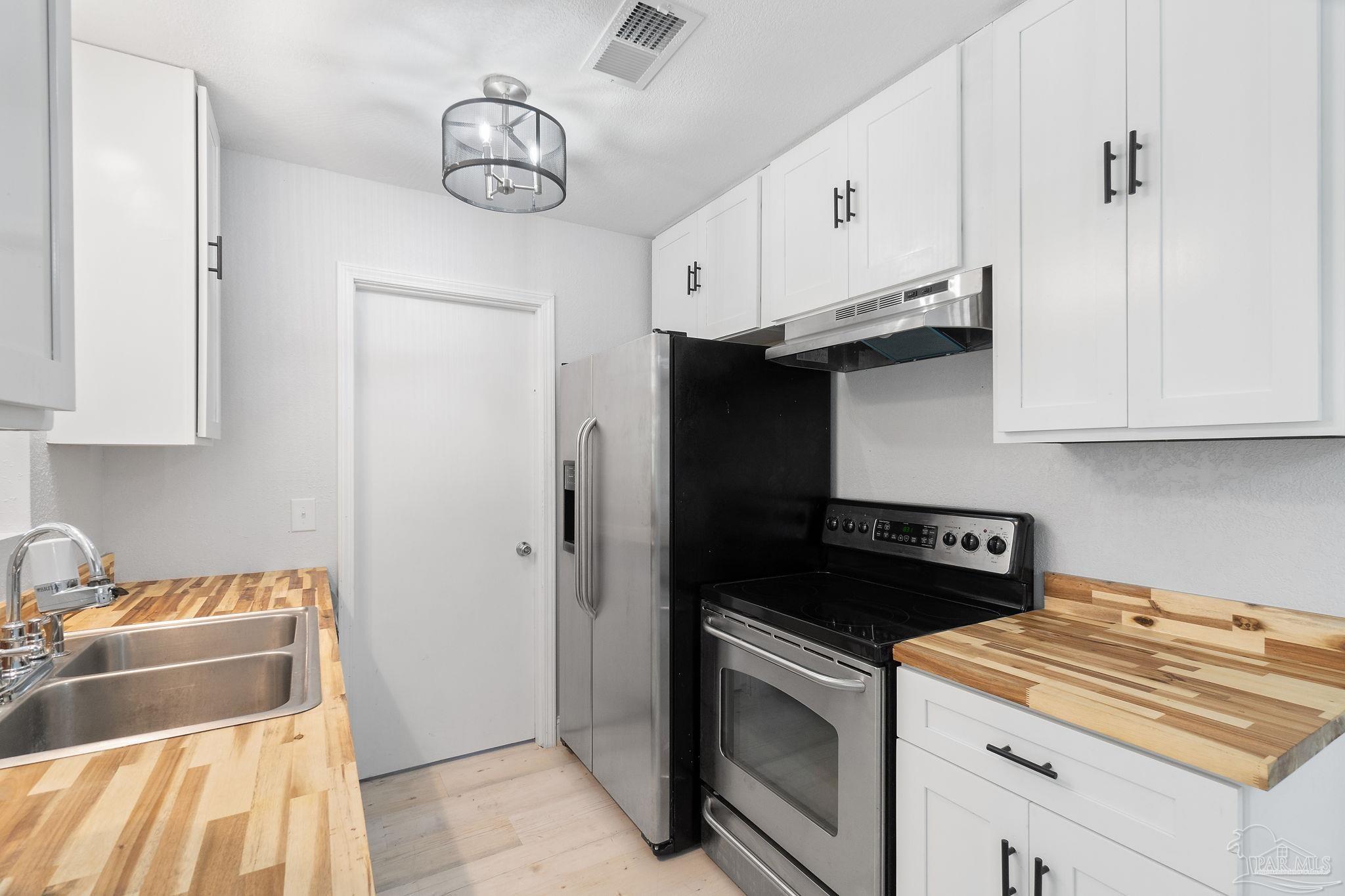 6 S 68th Ave