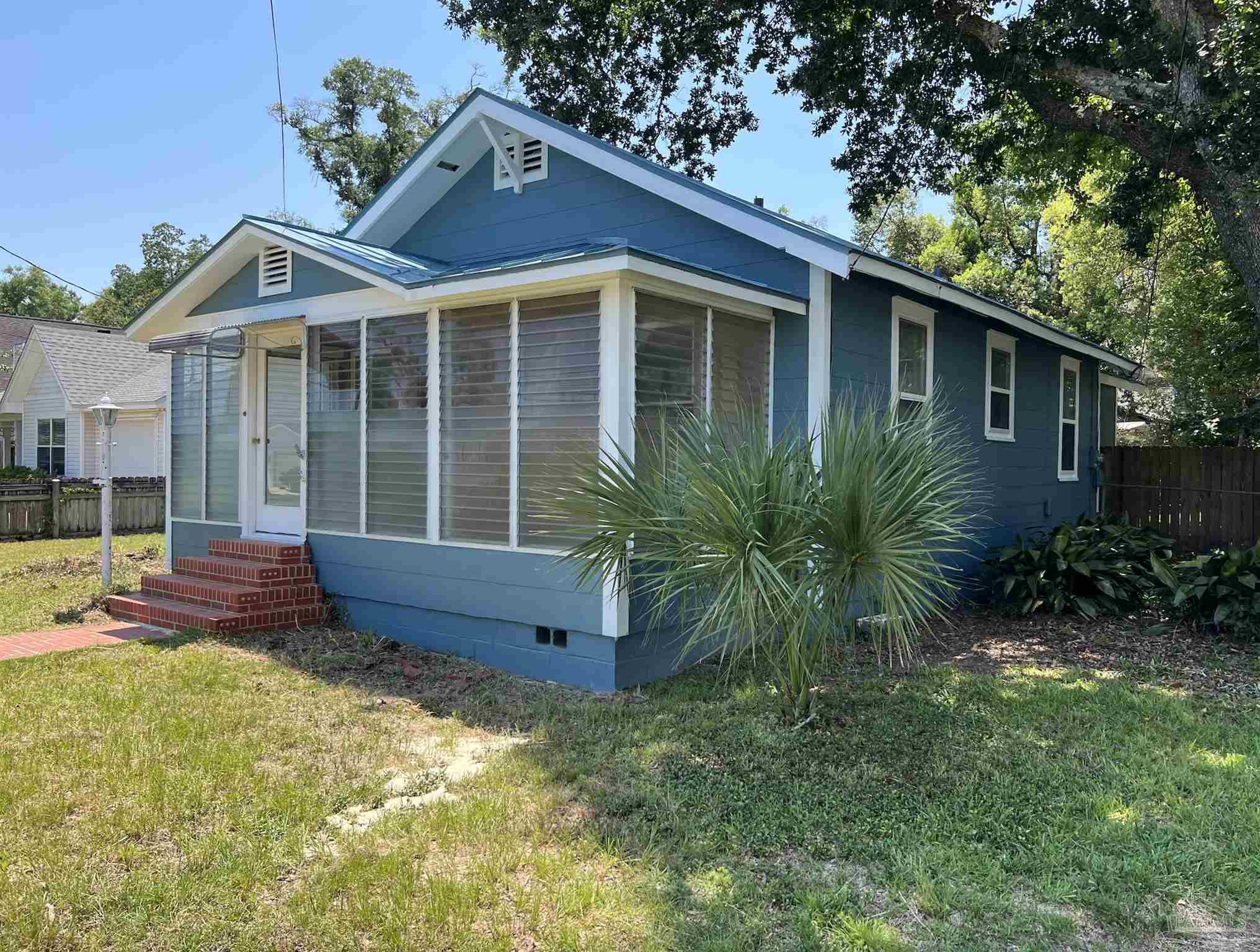 2425 N 17th Ave