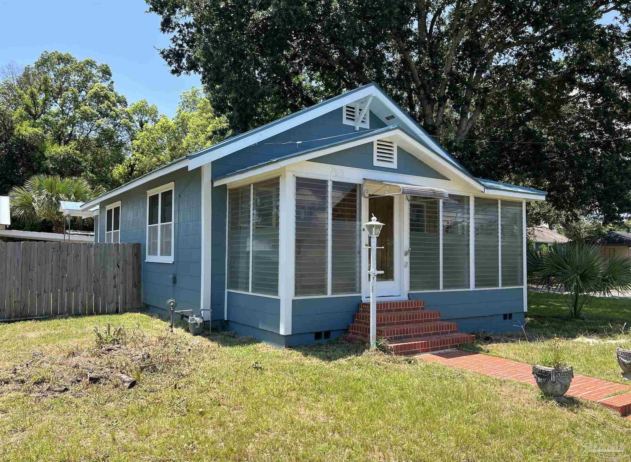2425 N 17th Ave