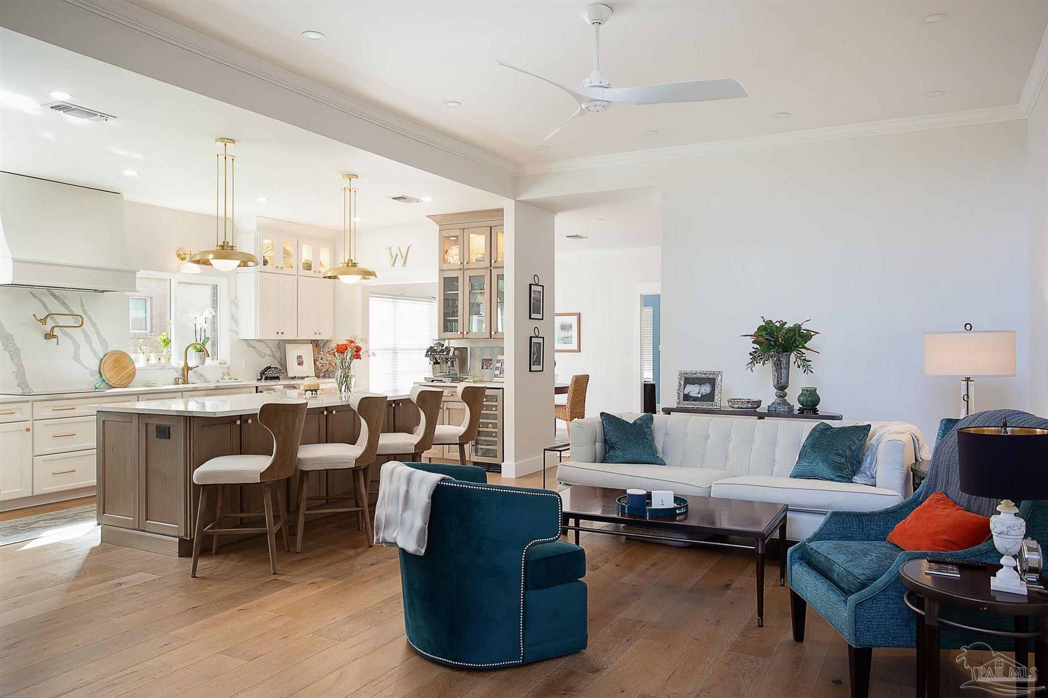 4004 Longwood Cir