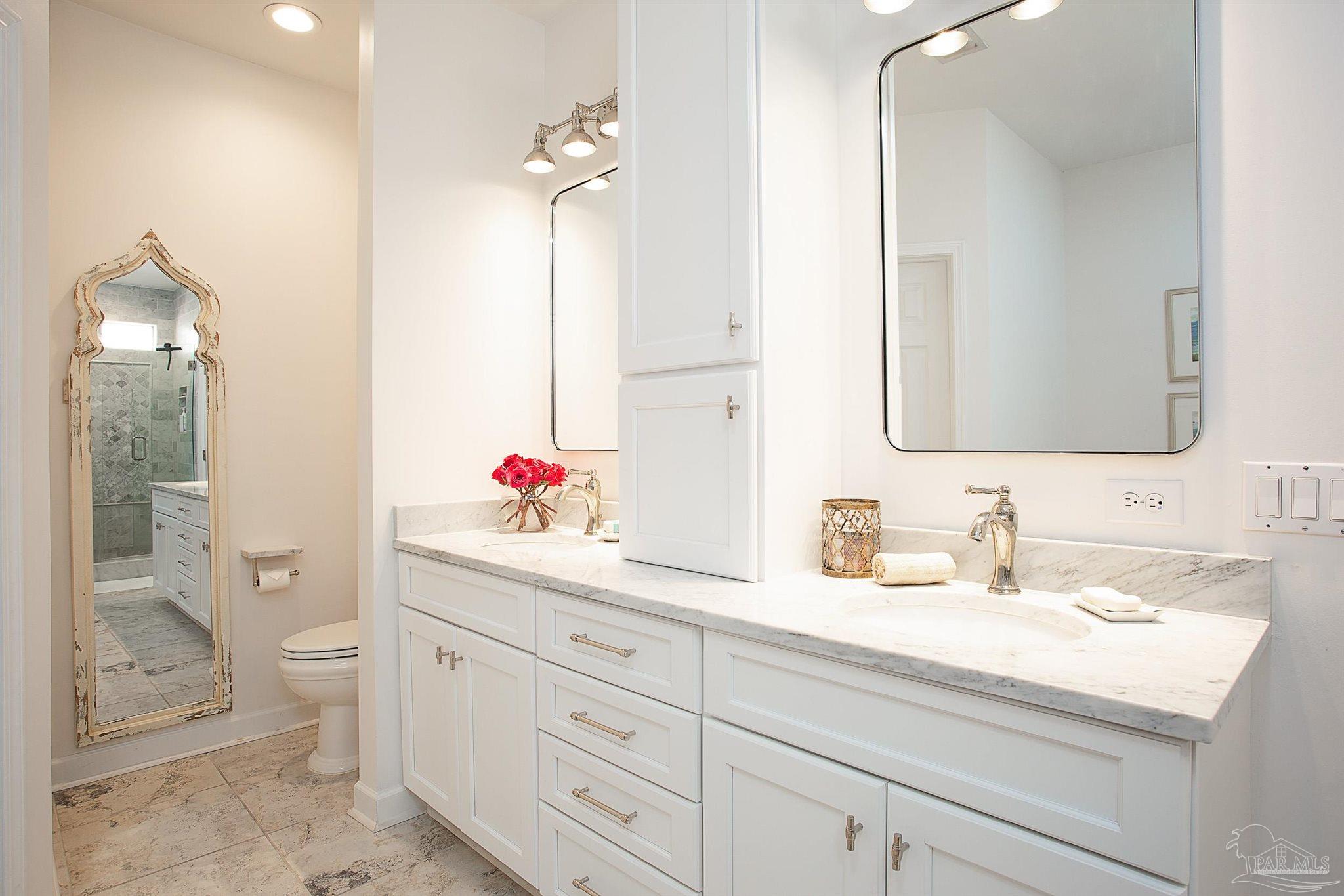 4004 Longwood Cir