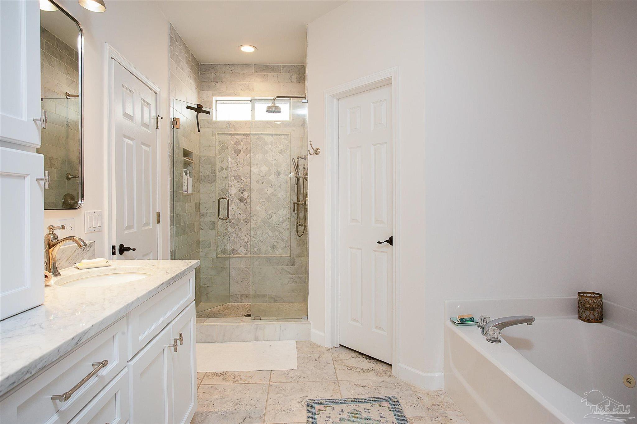 4004 Longwood Cir