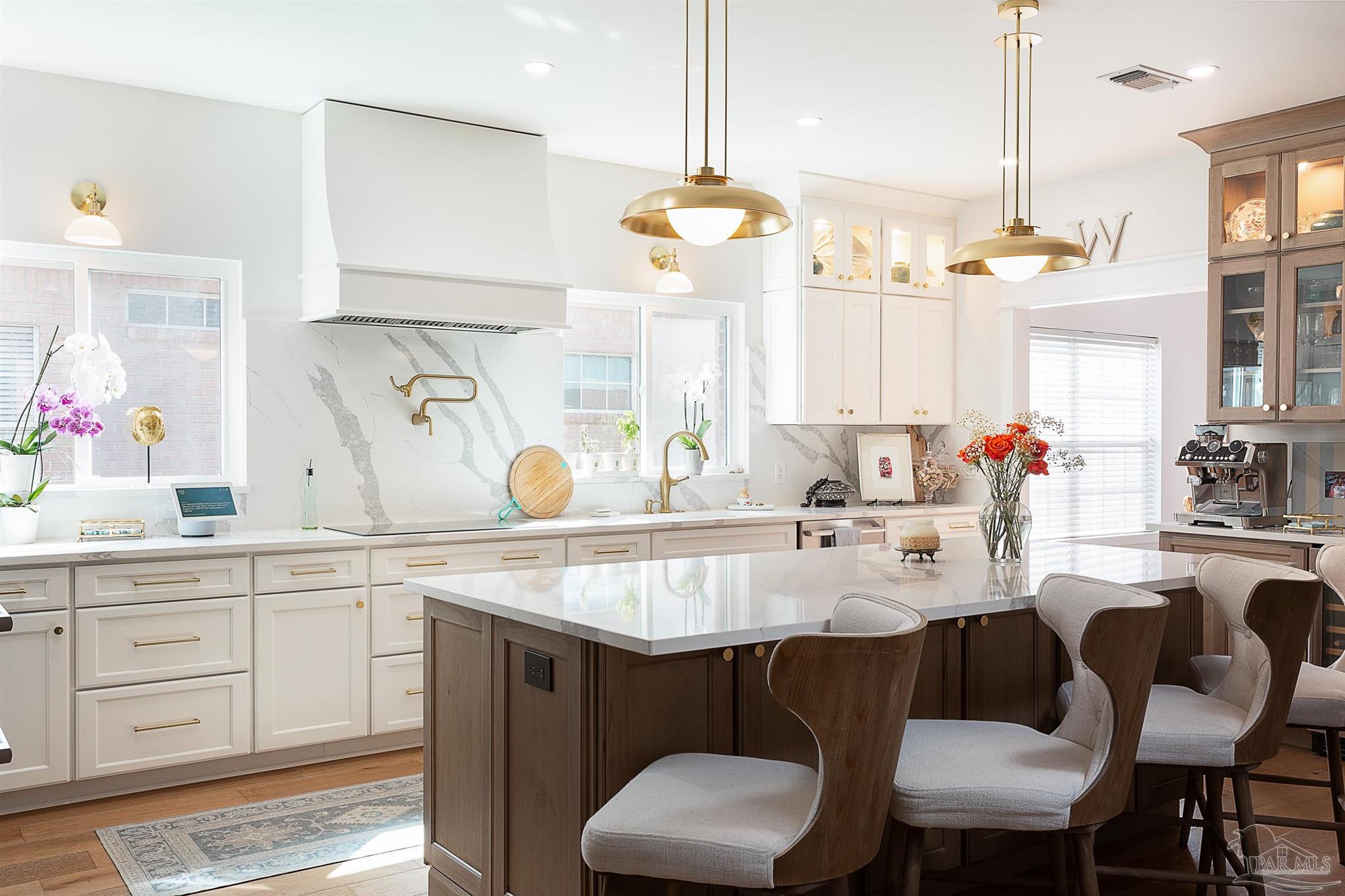 4004 Longwood Cir